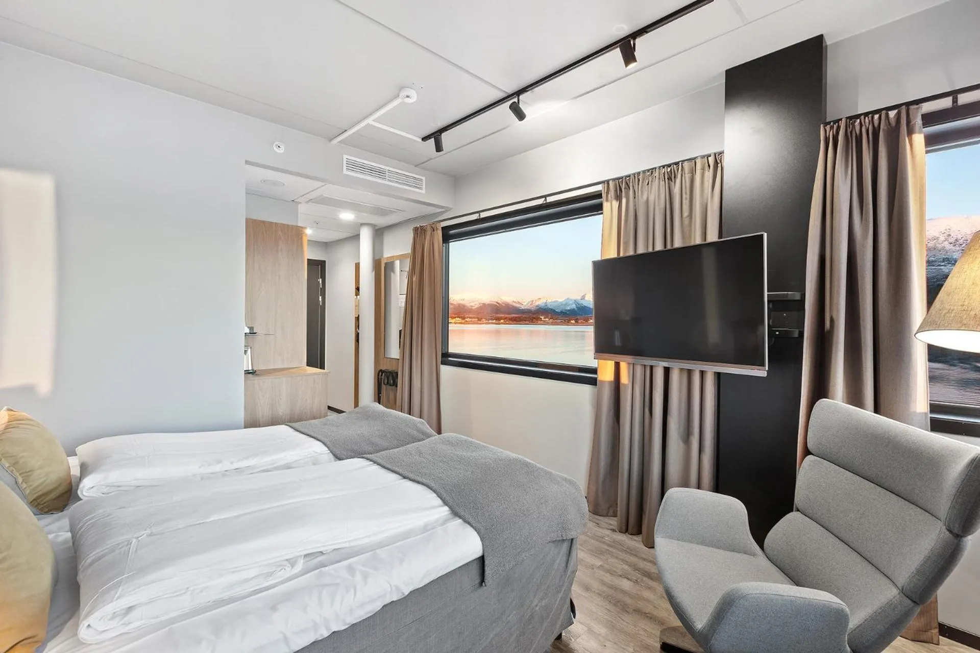 View (from property/room), Bed in Scandic Sortland