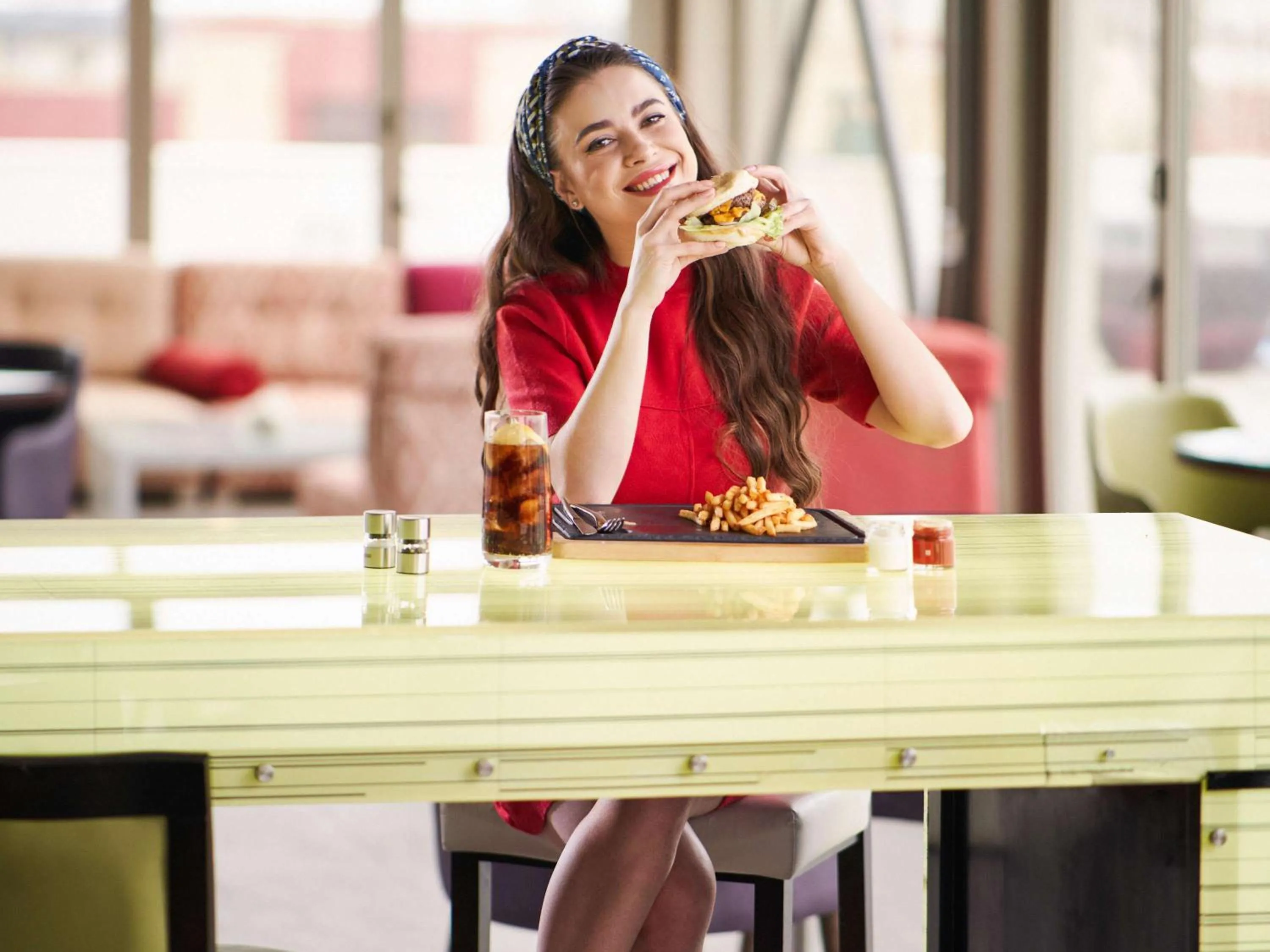 Lounge or bar in Mövenpick Hotel Amman