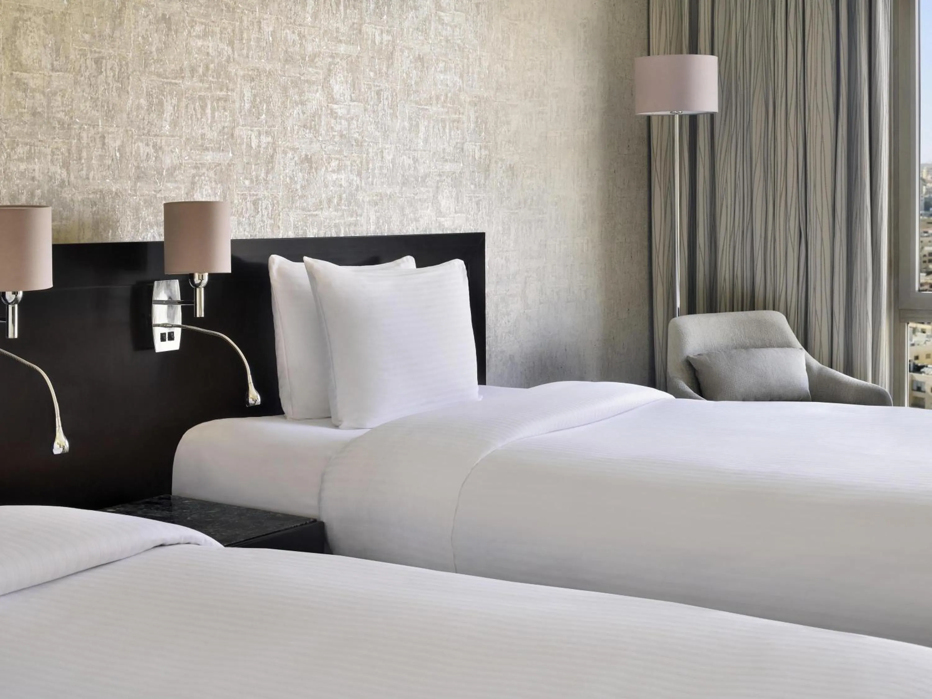 Bedroom, Bed in Mövenpick Hotel Amman