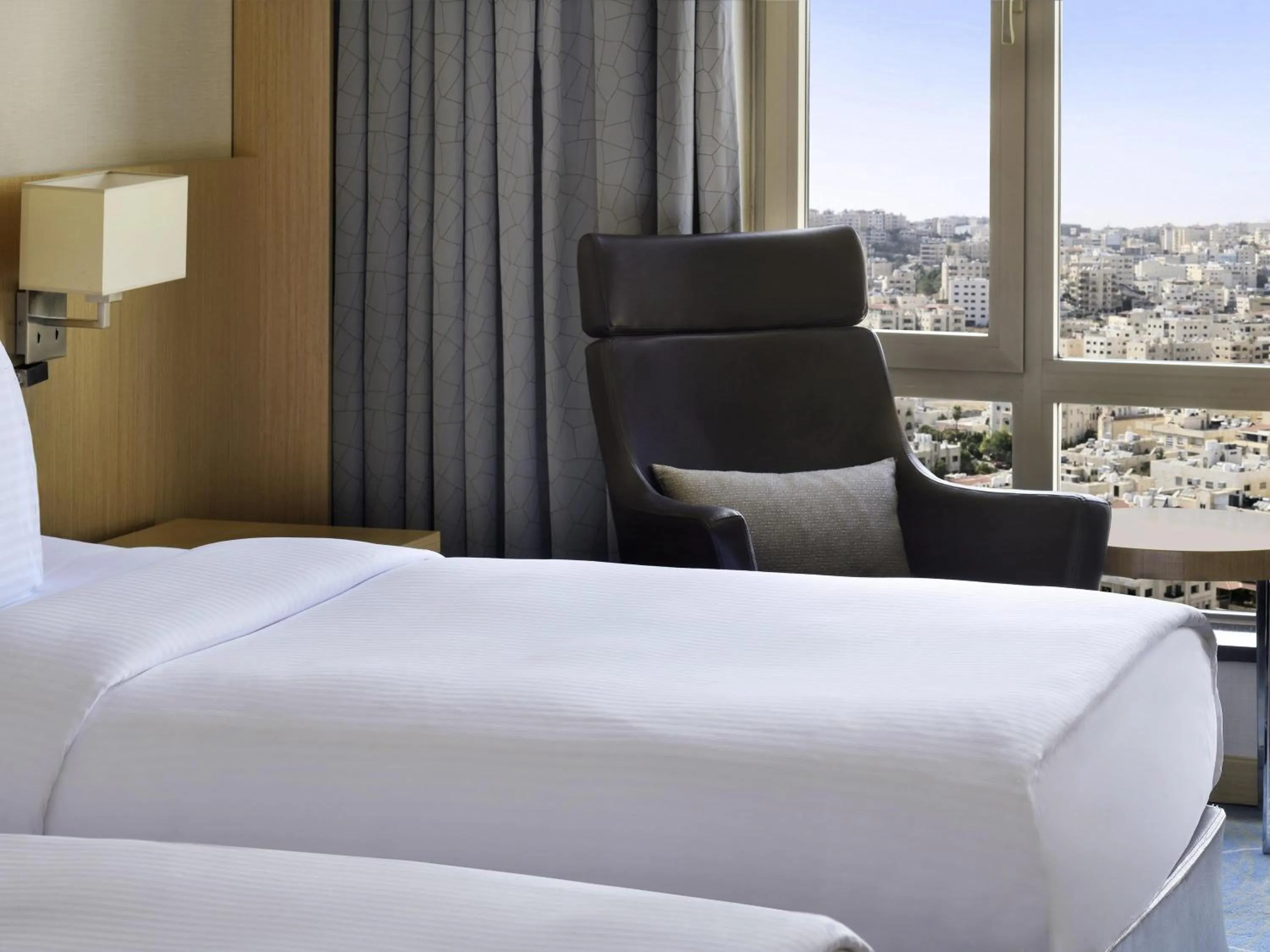 Bedroom, Bed in Mövenpick Hotel Amman