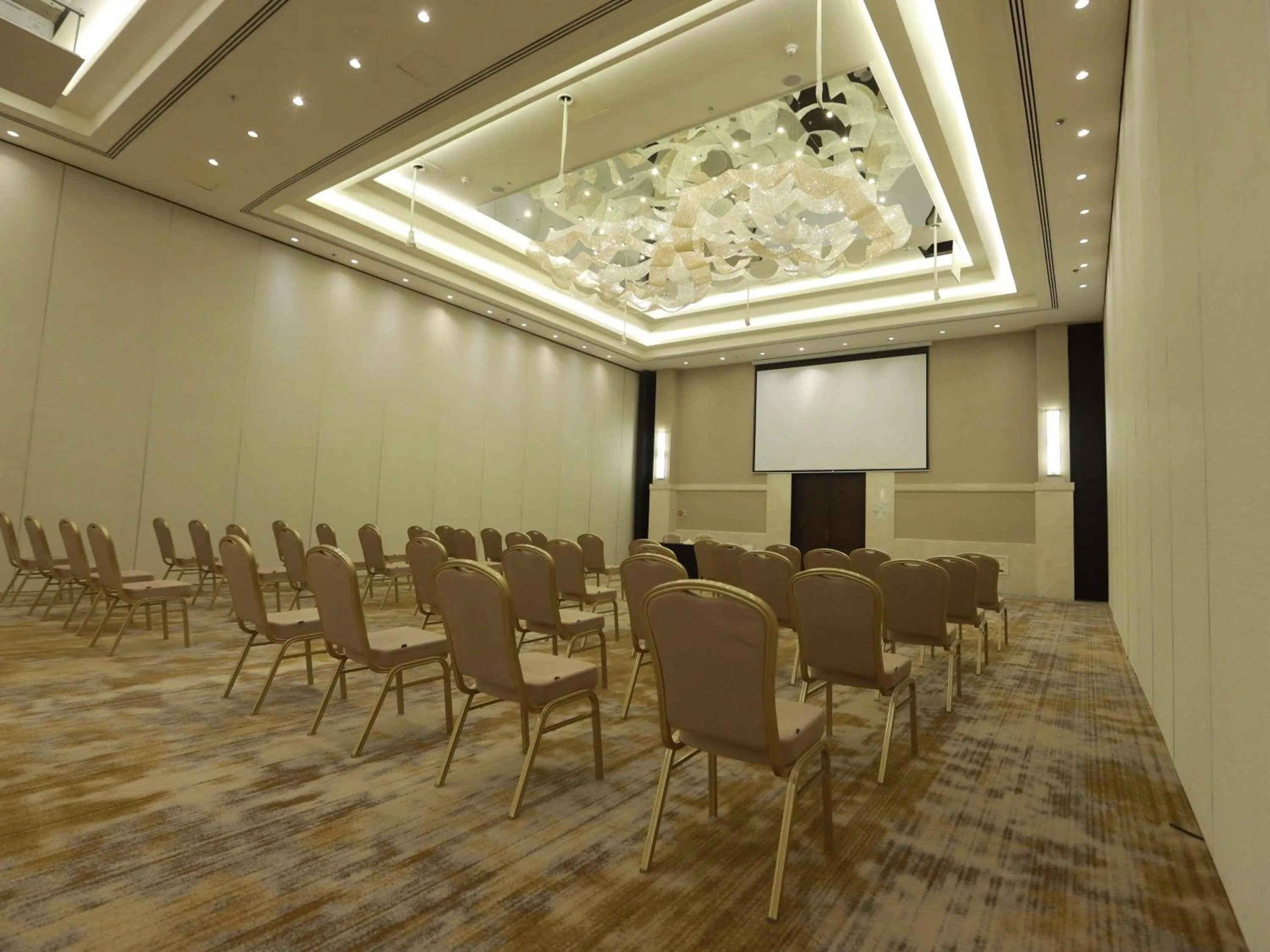 Meeting/conference room in Mövenpick Hotel Amman