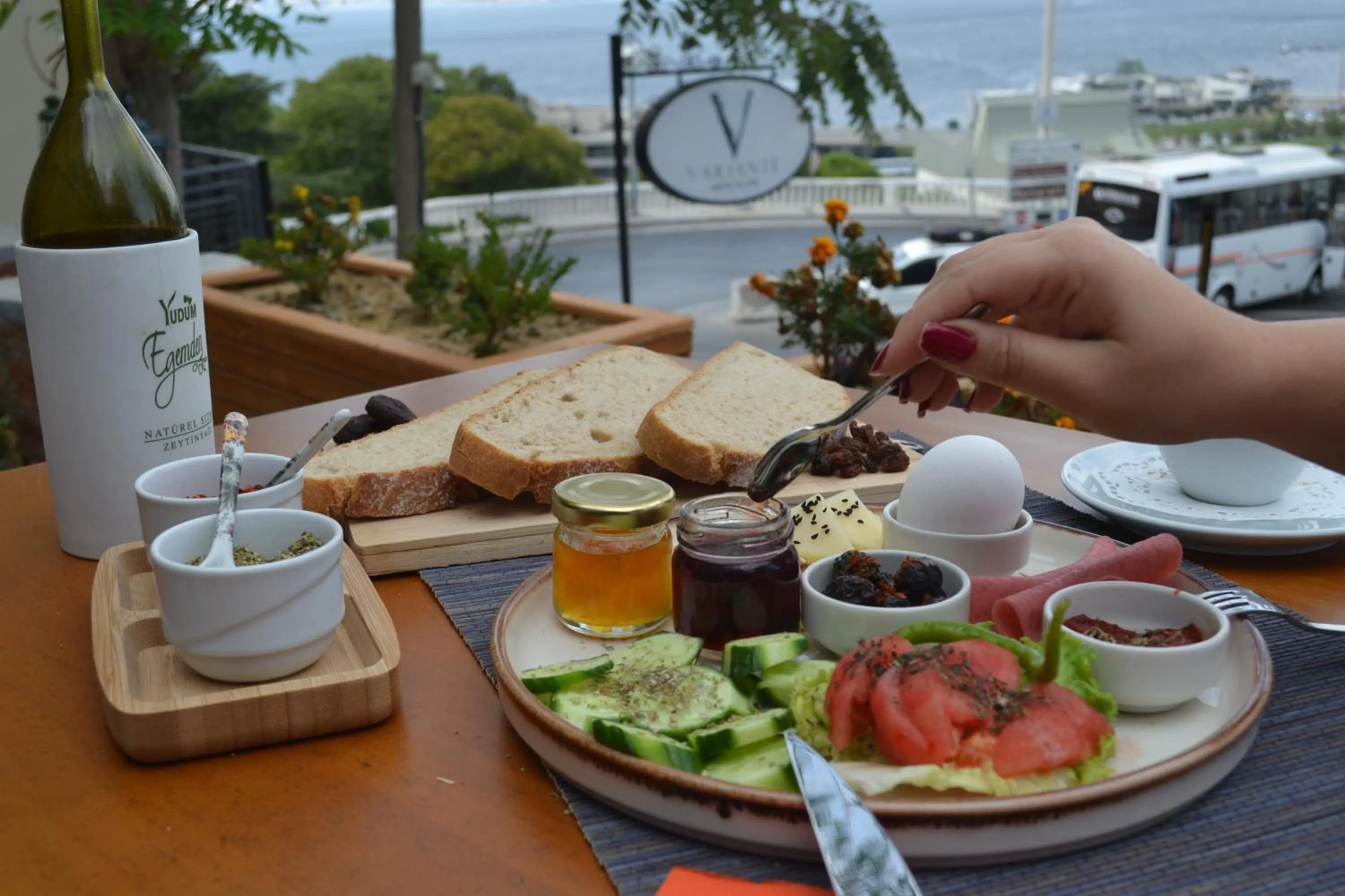 Restaurant/places to eat in Variante Hotel