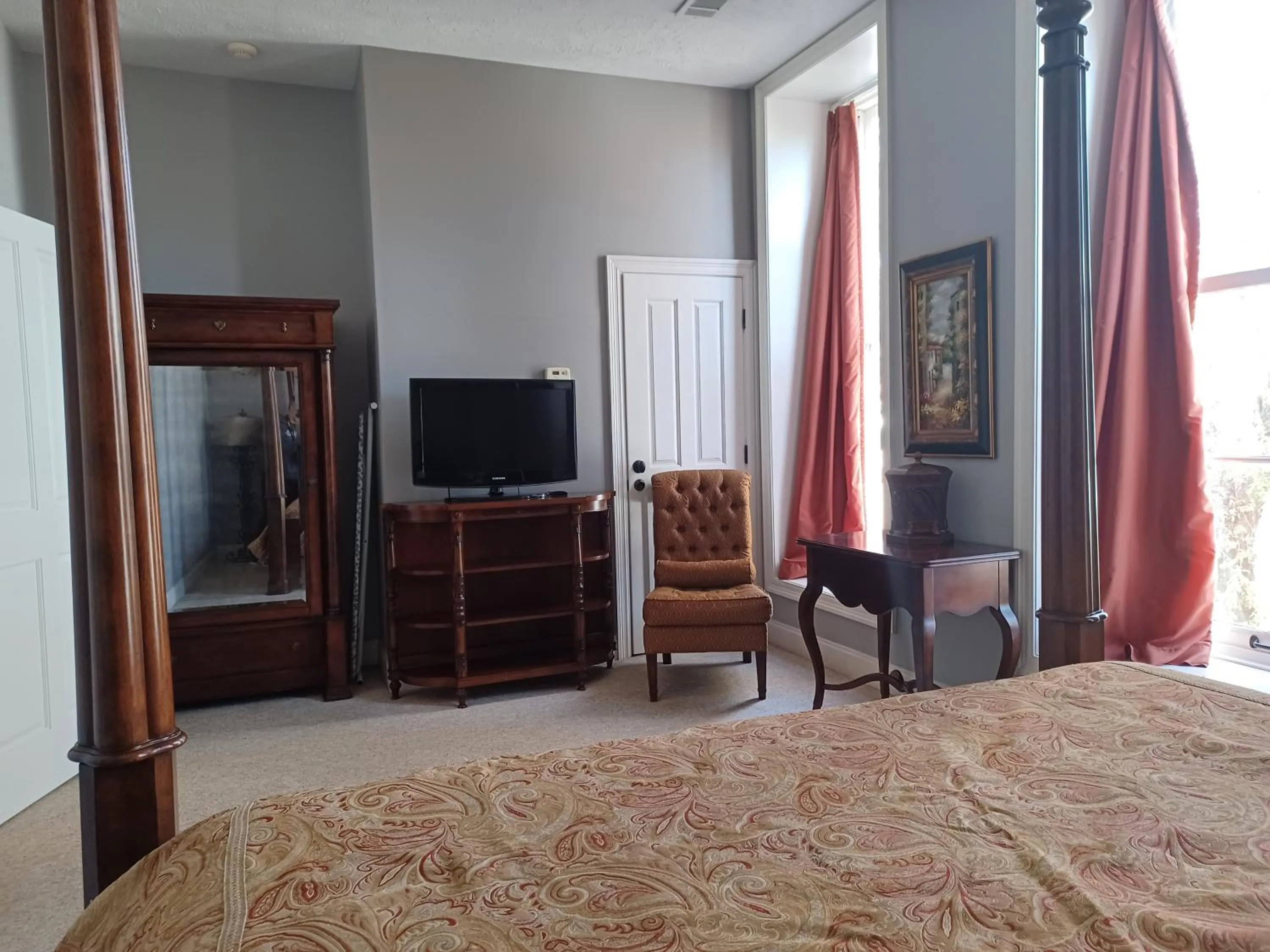 Bed in Natchez Manor Bed & Breakfast