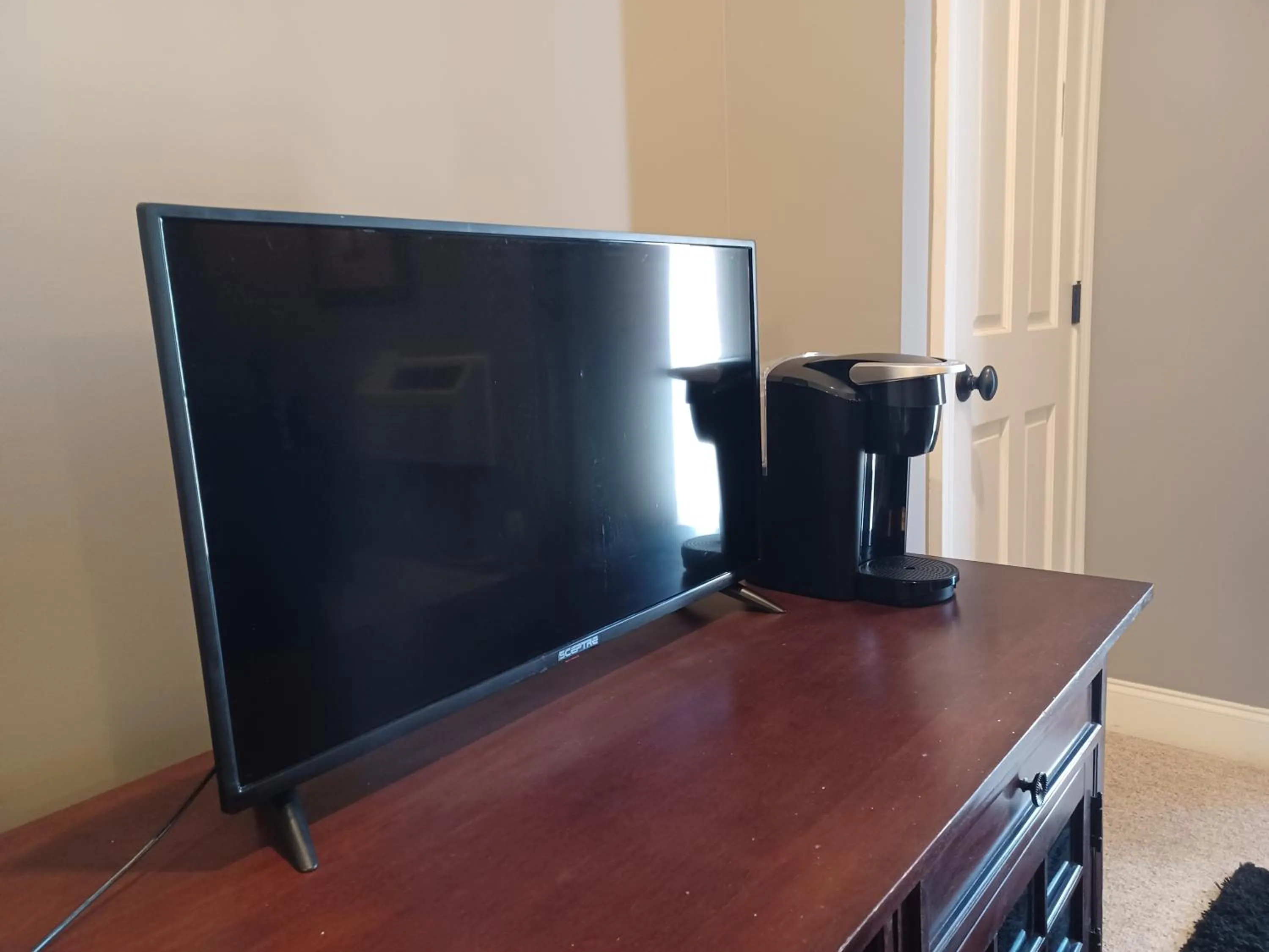 TV and multimedia in Natchez Manor Bed & Breakfast