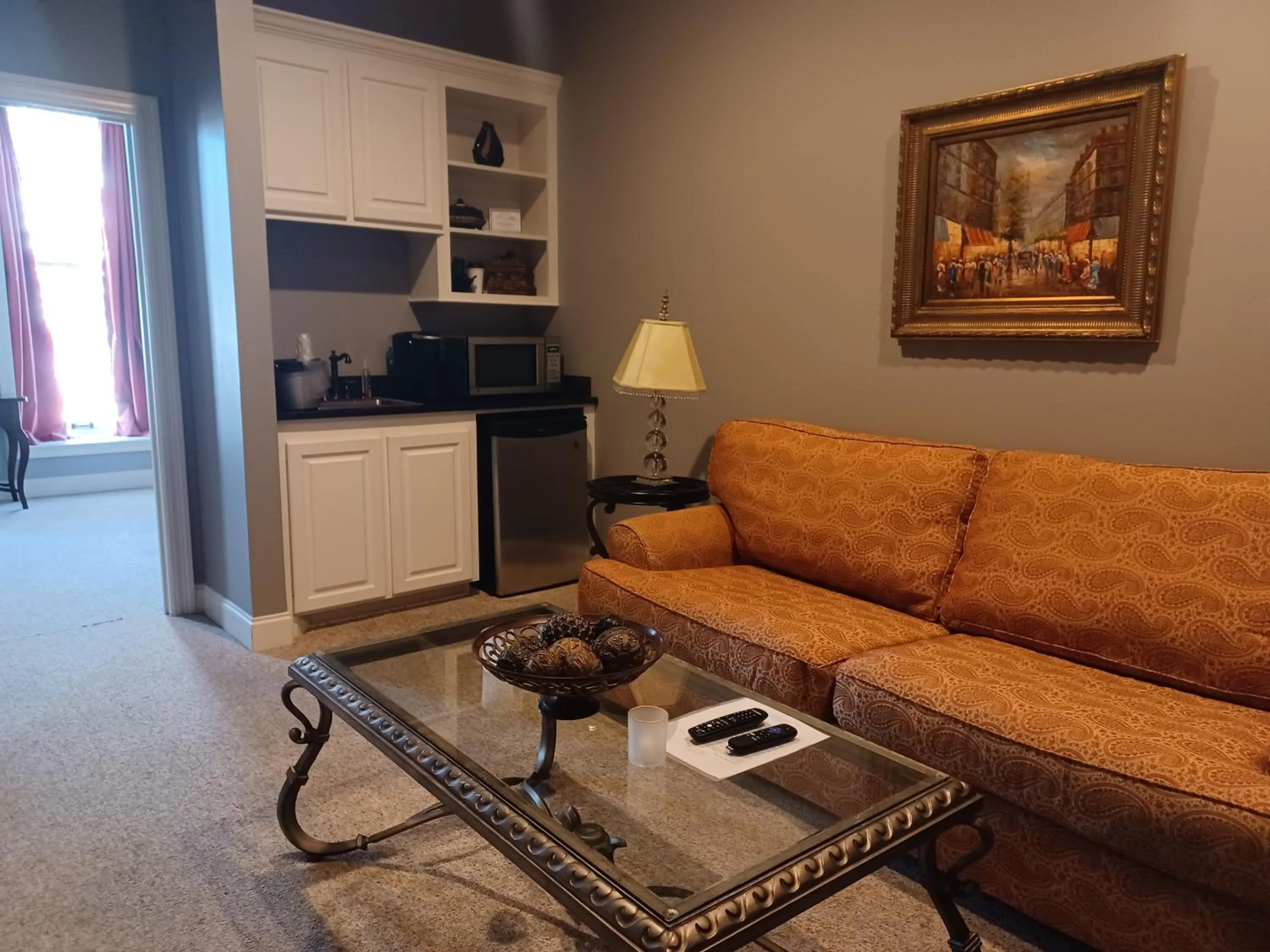 TV and multimedia in Natchez Manor Bed & Breakfast