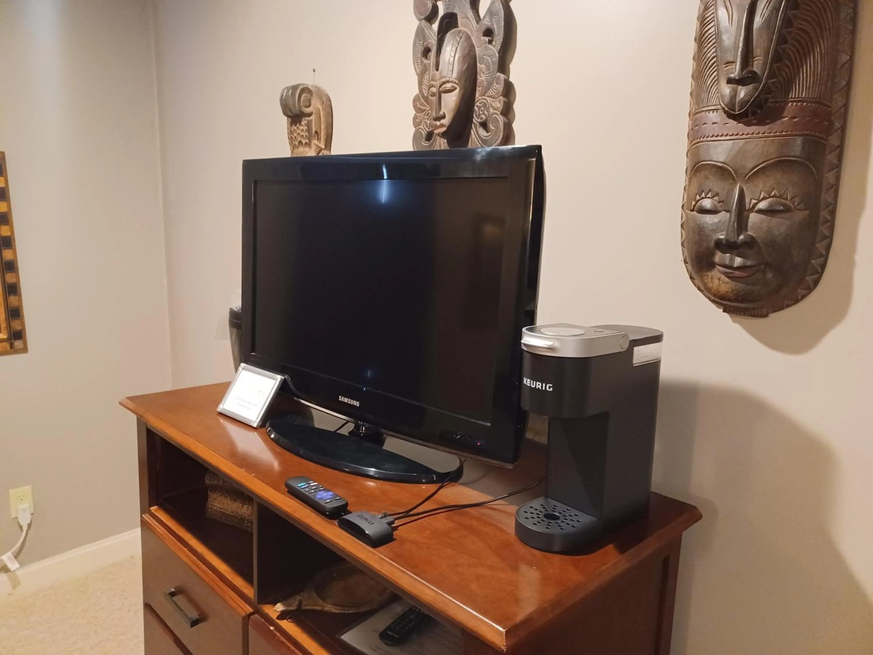 TV and multimedia in Natchez Manor Bed & Breakfast