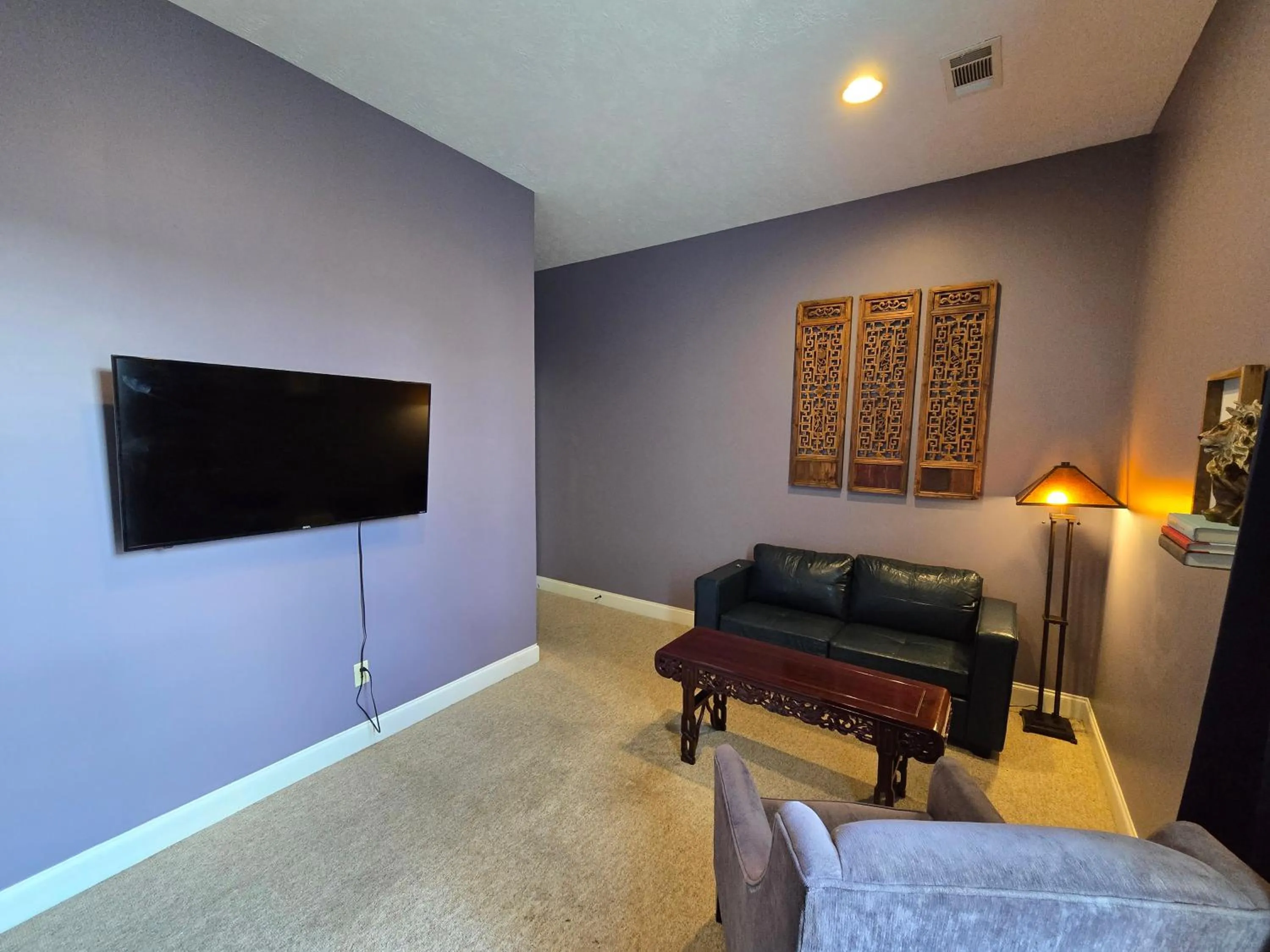 TV and multimedia in Natchez Manor Bed & Breakfast