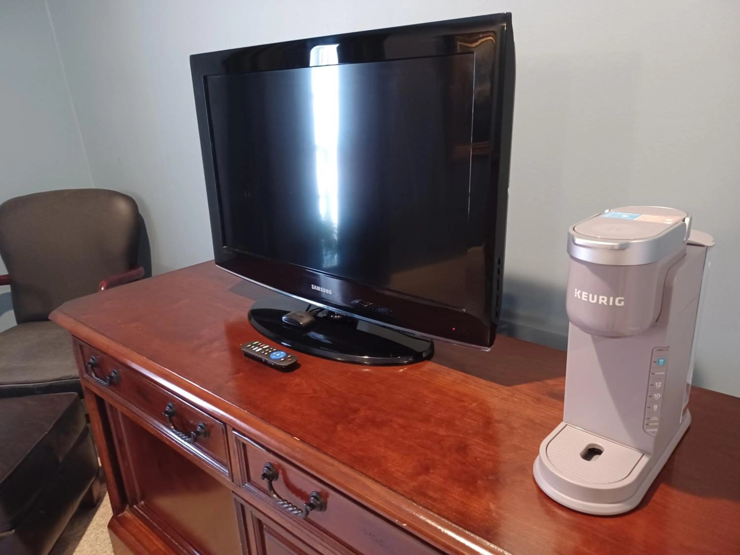 TV and multimedia in Natchez Manor Bed & Breakfast