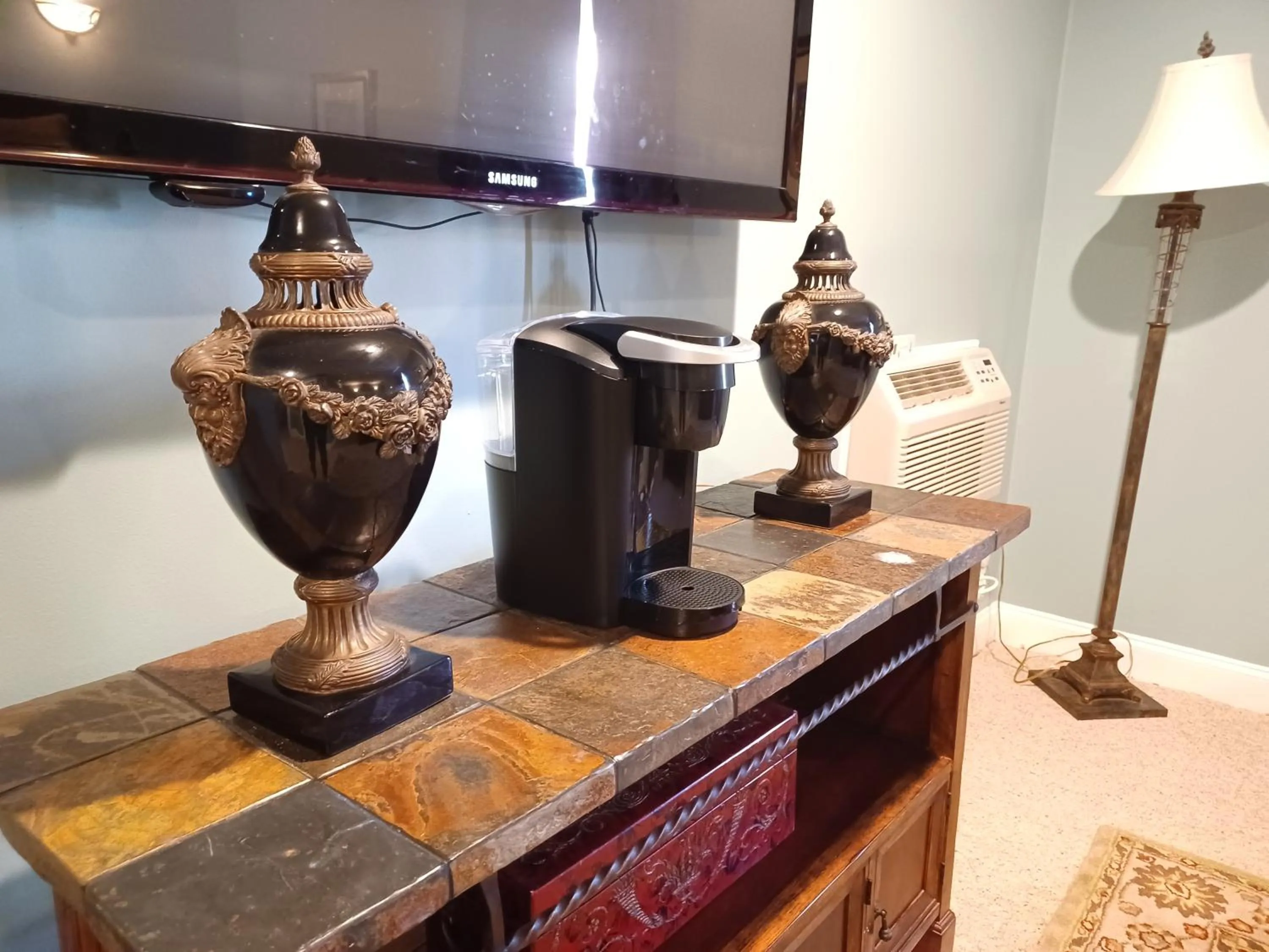 Coffee/tea facilities in Natchez Manor Bed & Breakfast