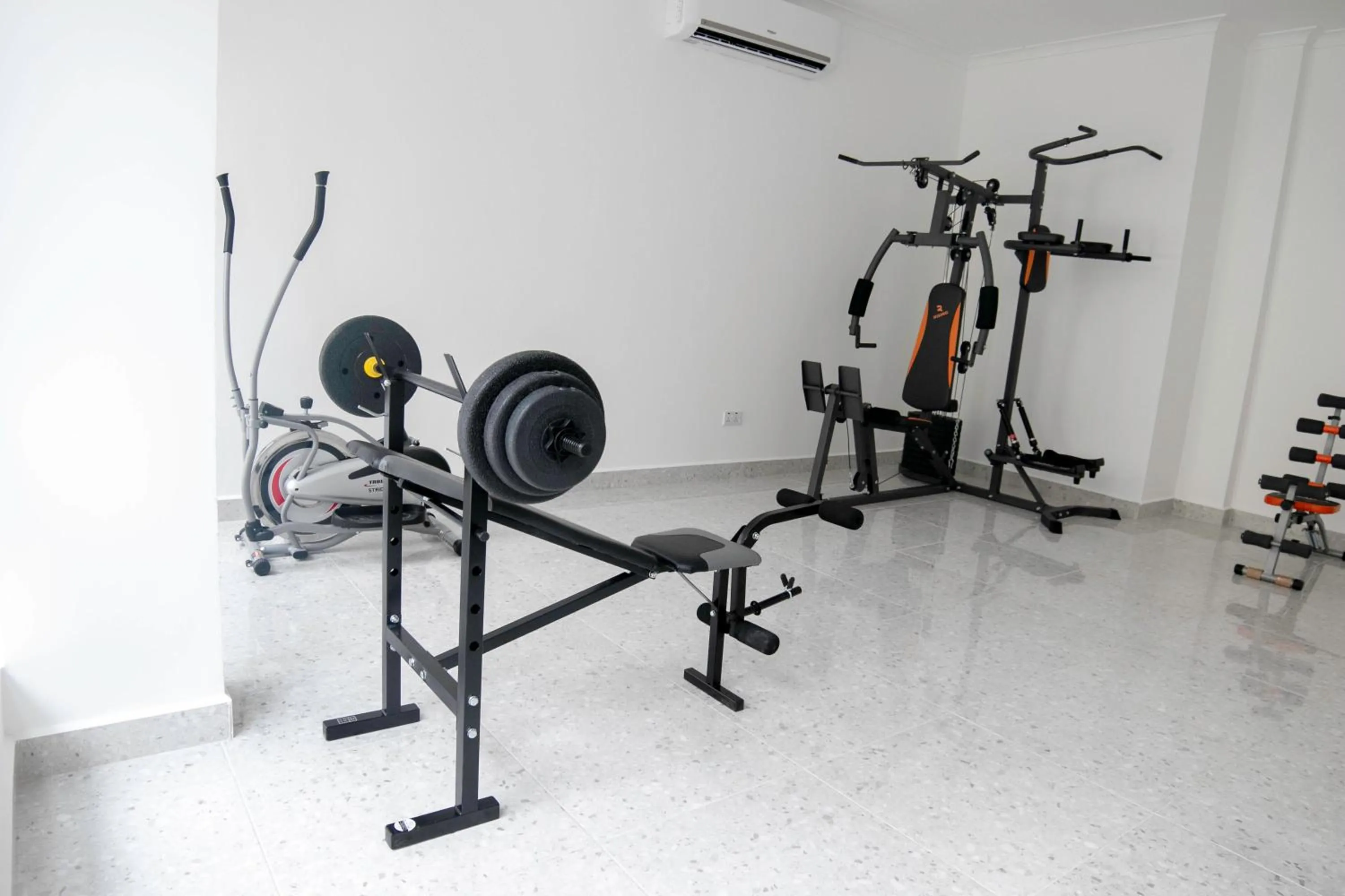 Fitness centre/facilities in Monarch Hotel