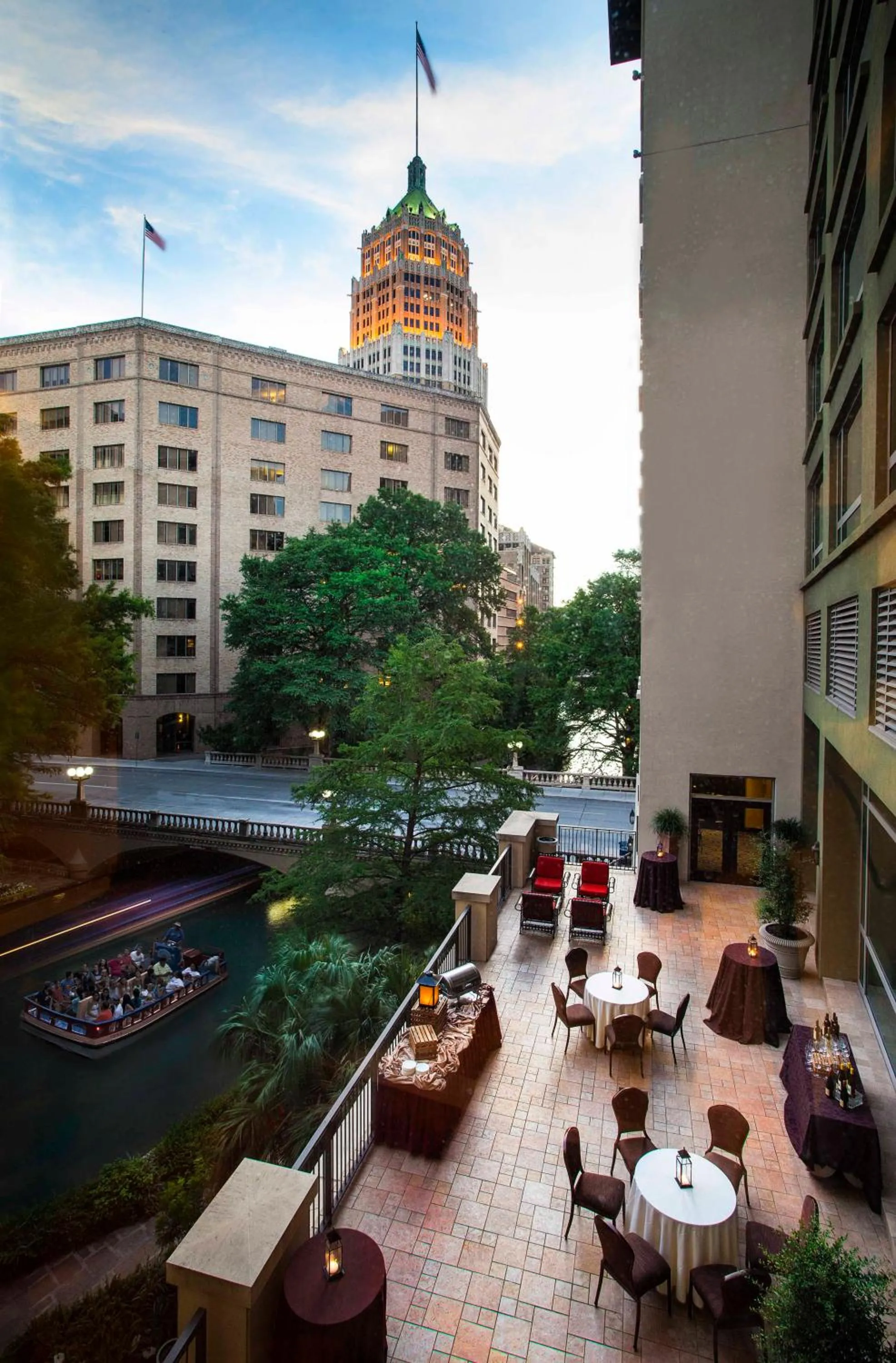 Property building in Hotel Contessa - Suites on the Riverwalk