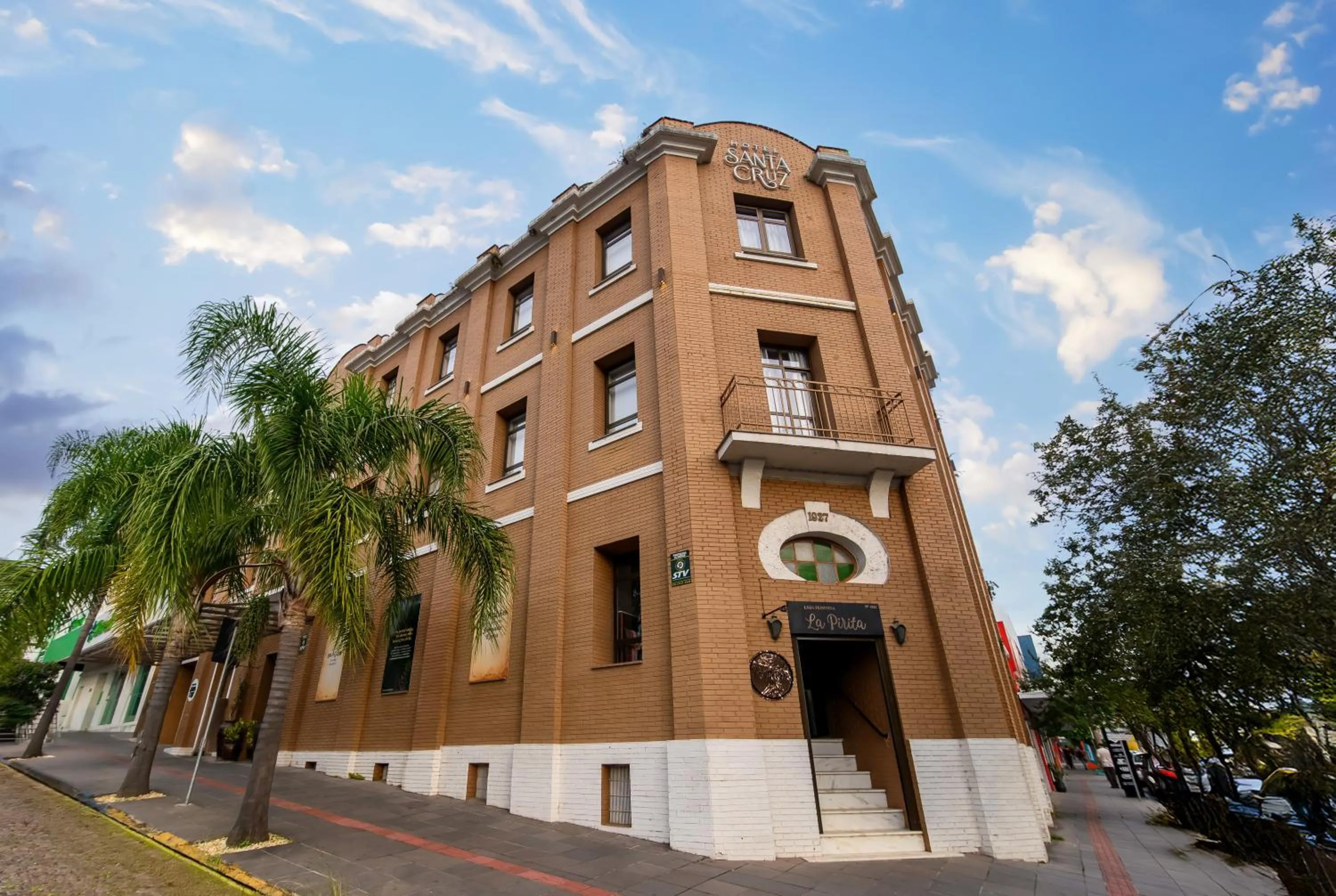 Property building in Hotel Santa Cruz