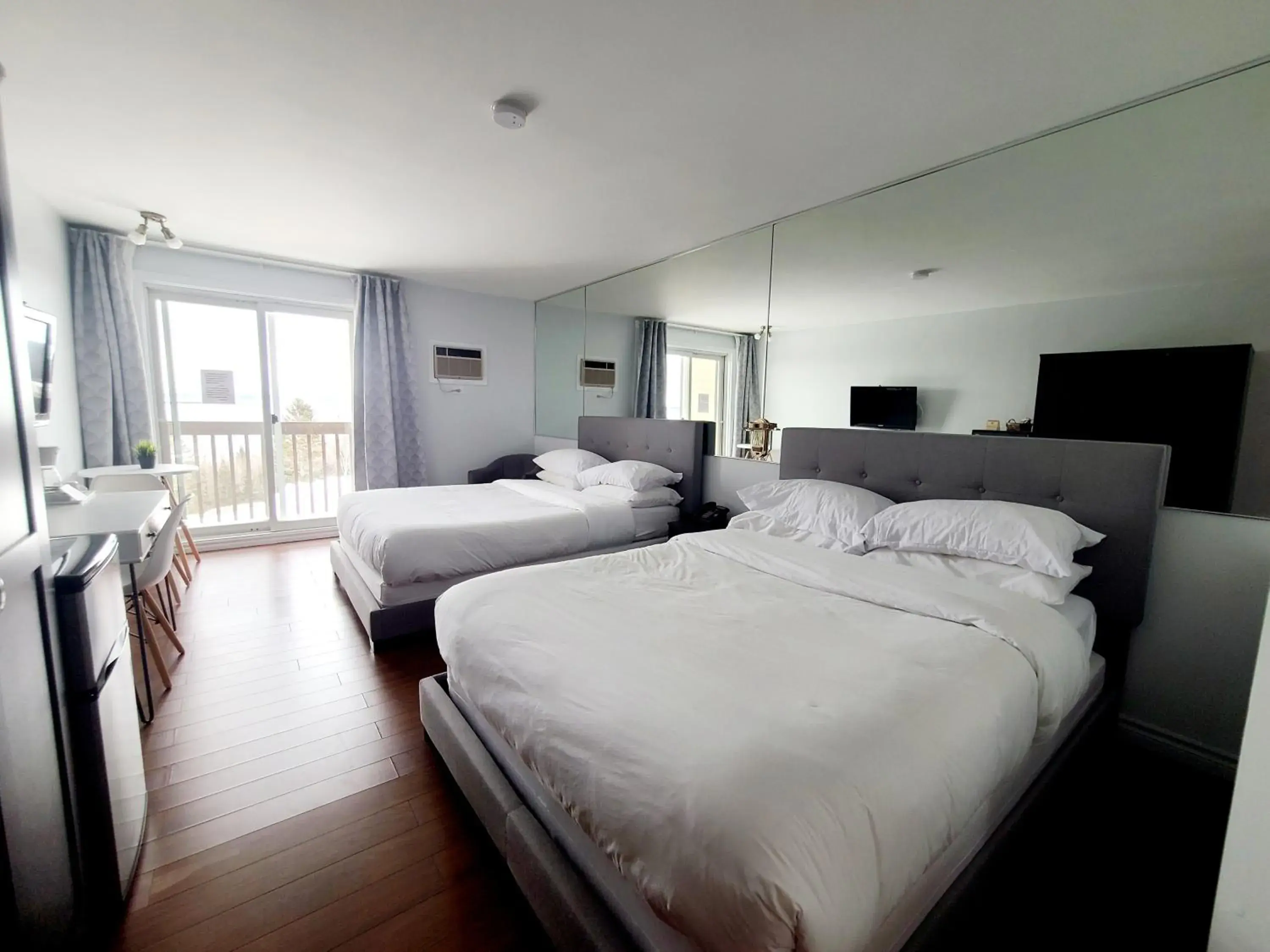 Quadruple Room with Sea View in Horizon 777 Quadruple Room with Sea View in Horizon 777