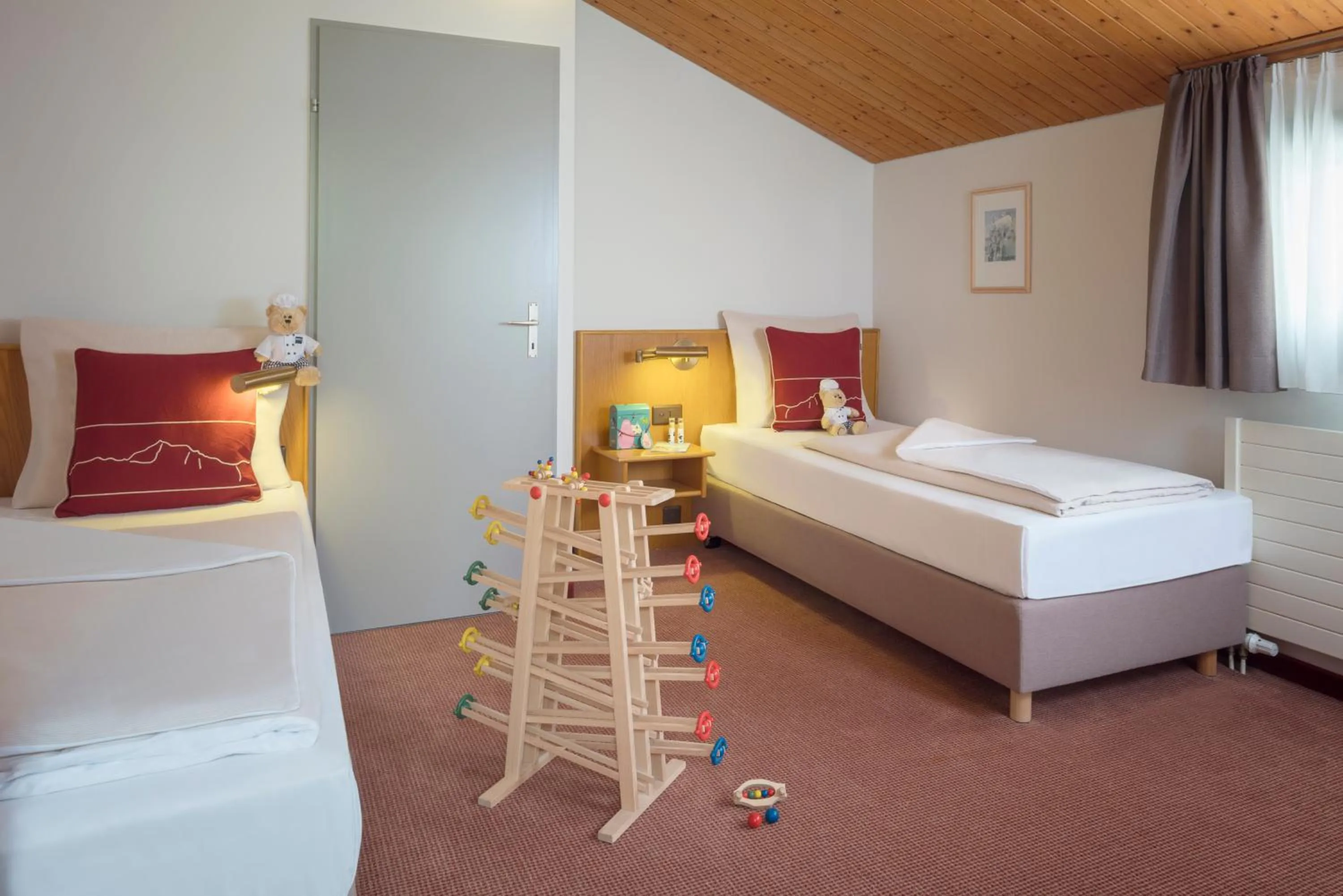 Bedroom, Bed in Dorint Blüemlisalp Beatenberg/Interlaken