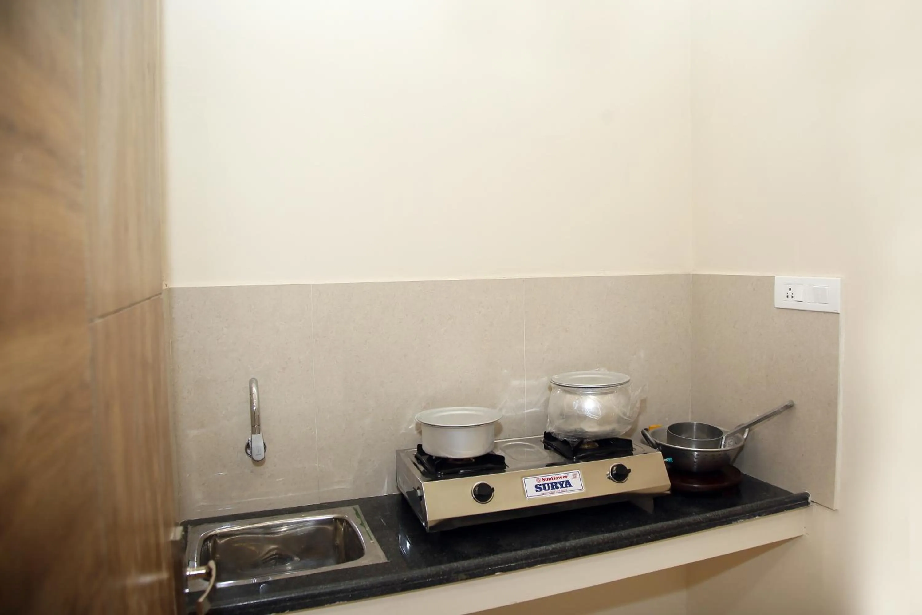 Kitchen or kitchenette in Apollo Court (Apollo hospital,Sankara natralya, US consulate