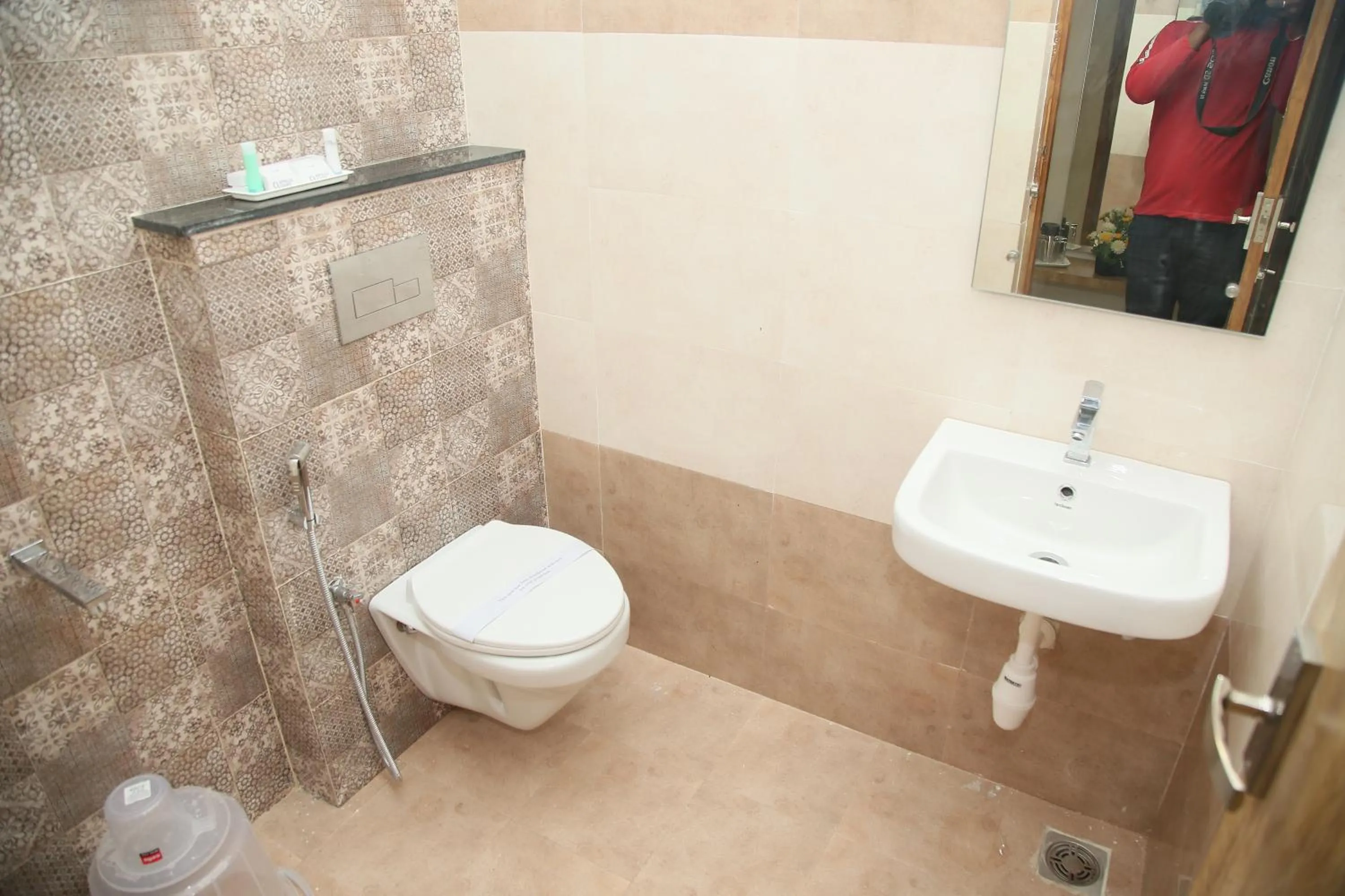 Shower in Apollo Court (Apollo hospital,Sankara natralya, US consulate