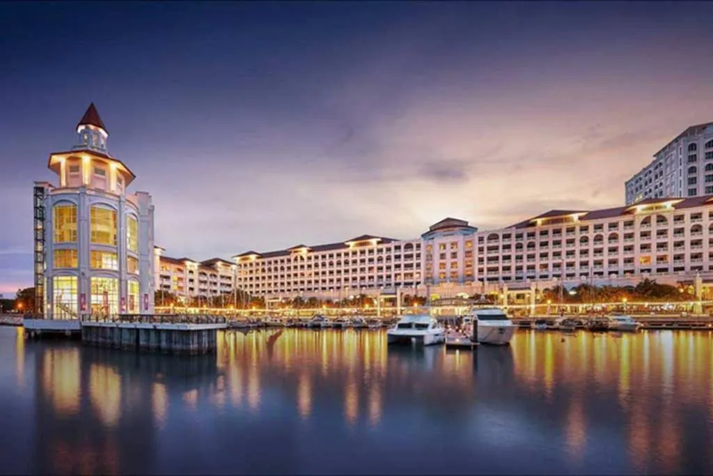 Restaurant/places to eat in EEs Whale House - Homestay 3 min walk to beach