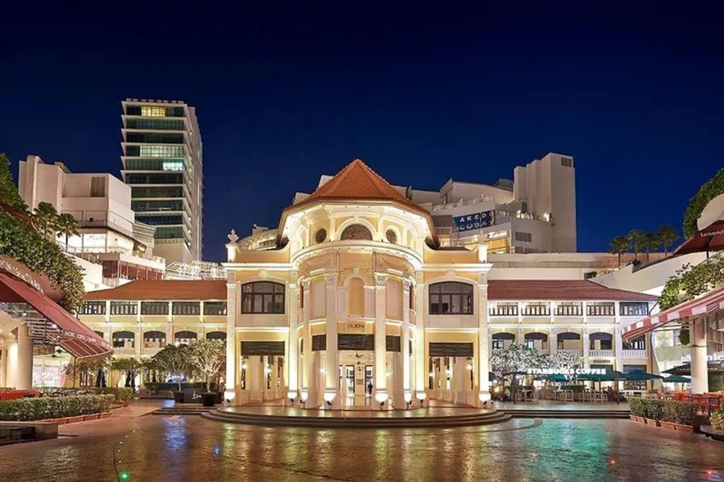 Restaurant/places to eat in EEs Whale House - Homestay 3 min walk to beach