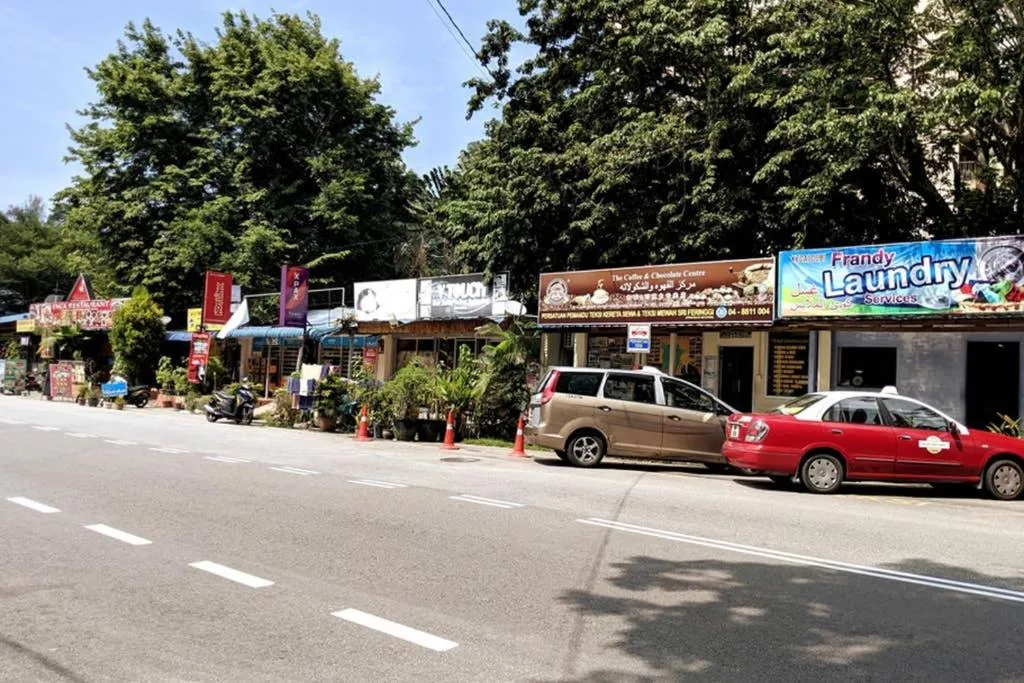 Restaurant/places to eat in EEs Whale House - Homestay 3 min walk to beach