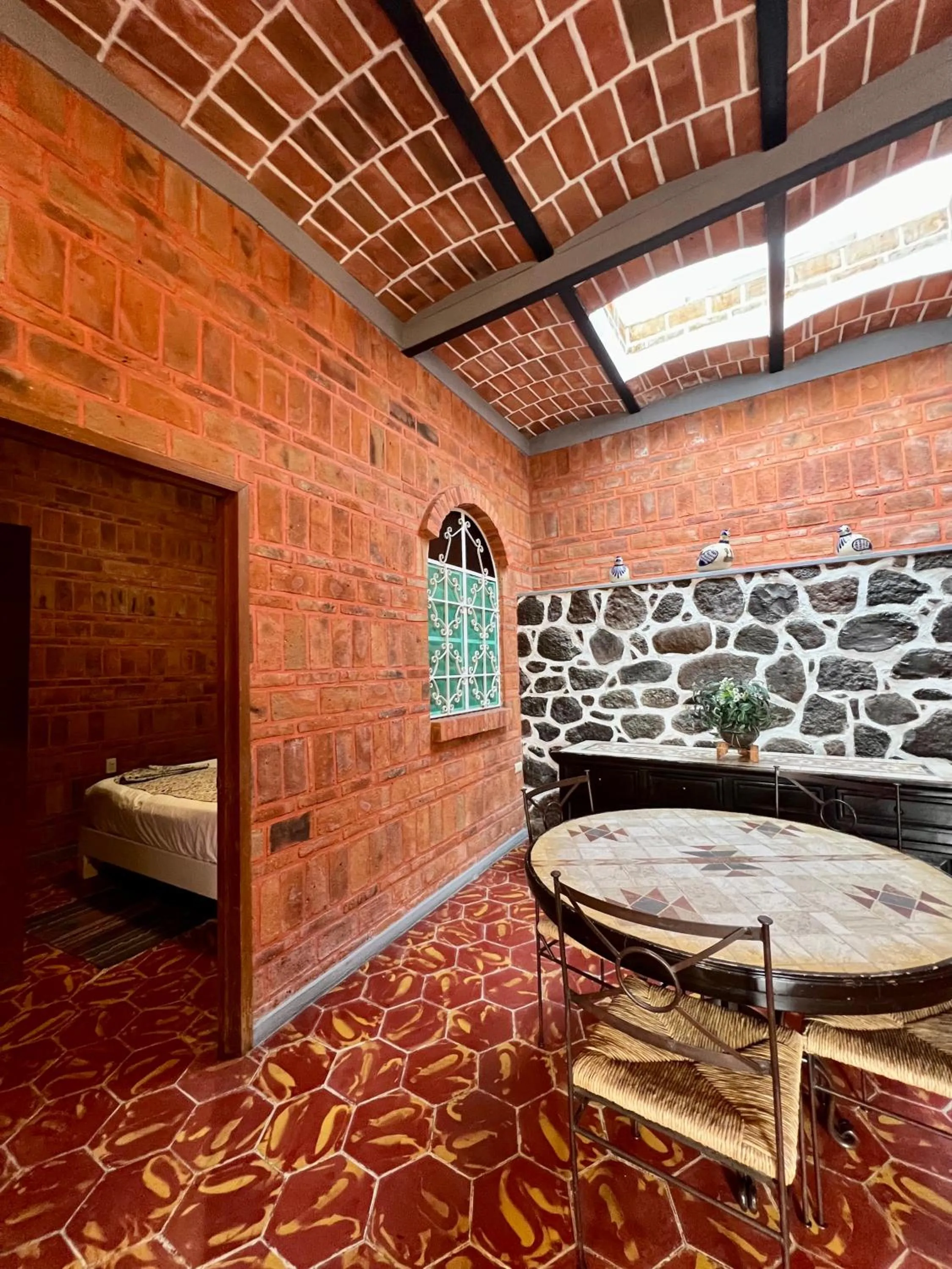 Dining area, Bed in Mama Chuy Hotel & Villas Ajijic