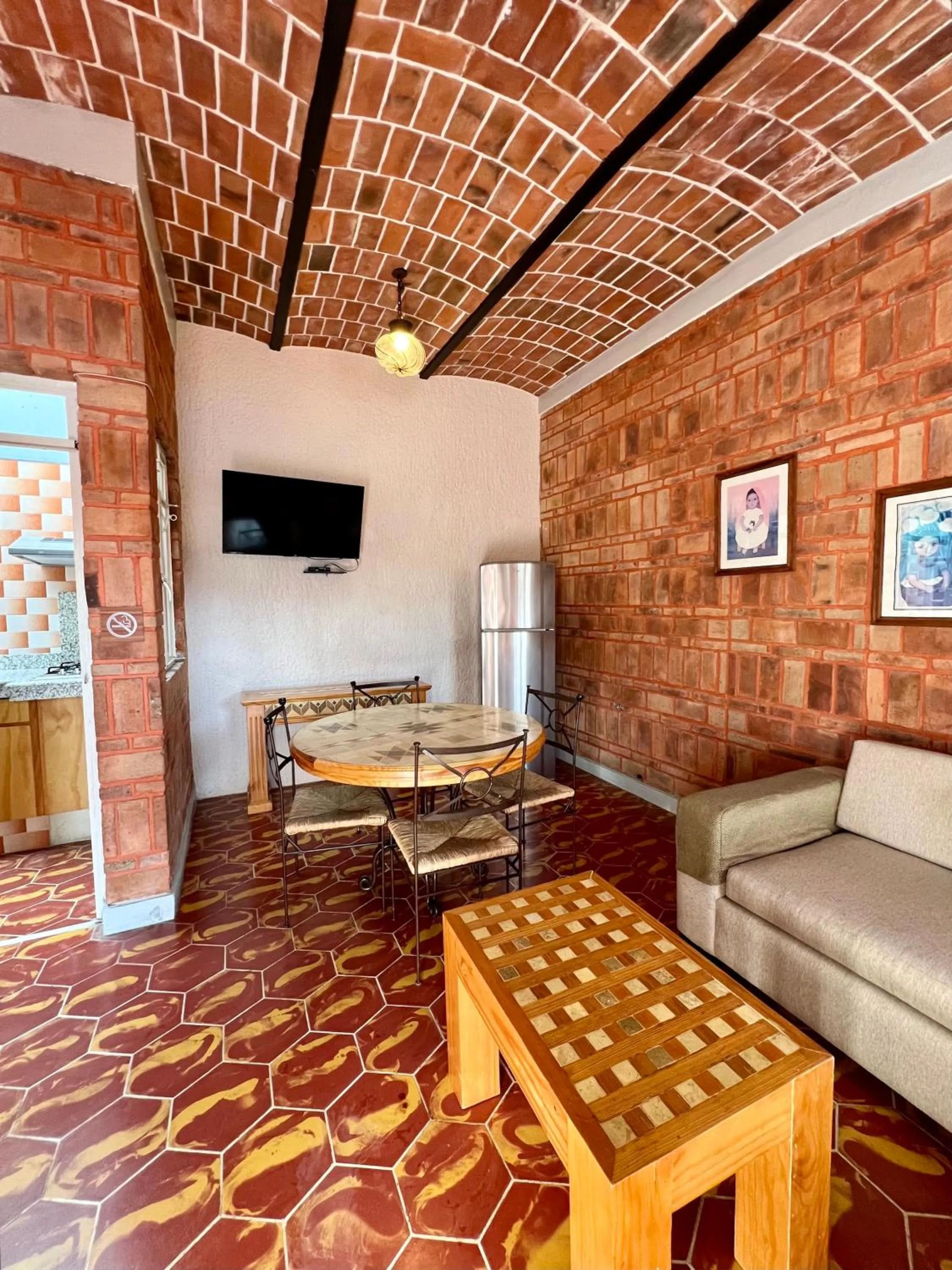 TV and multimedia in Mama Chuy Hotel & Villas Ajijic