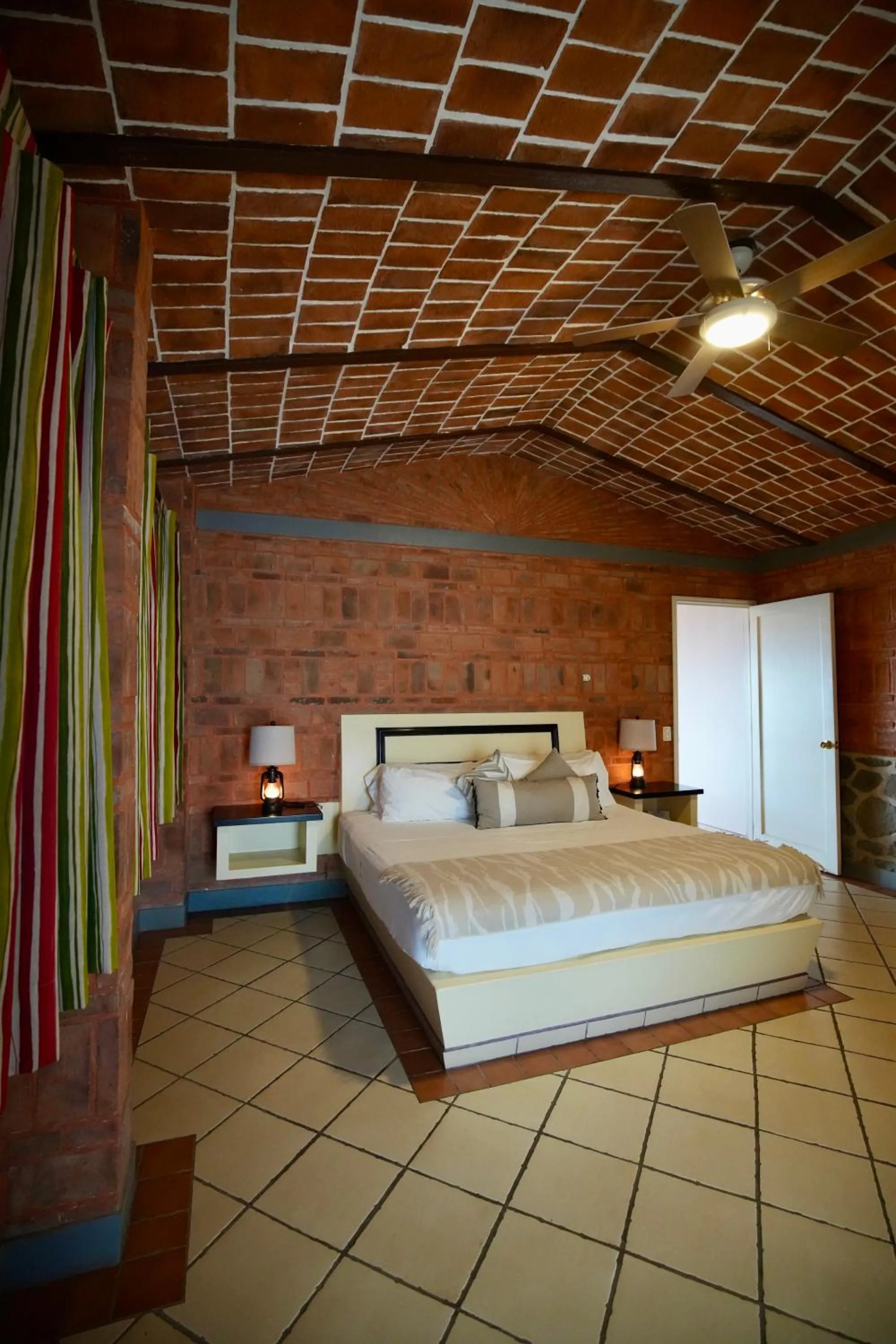 Photo of the whole room, Bed in Mama Chuy Hotel & Villas Ajijic