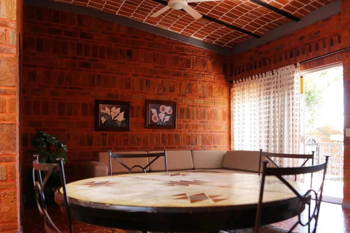 Dining area in Mama Chuy Hotel & Villas Ajijic