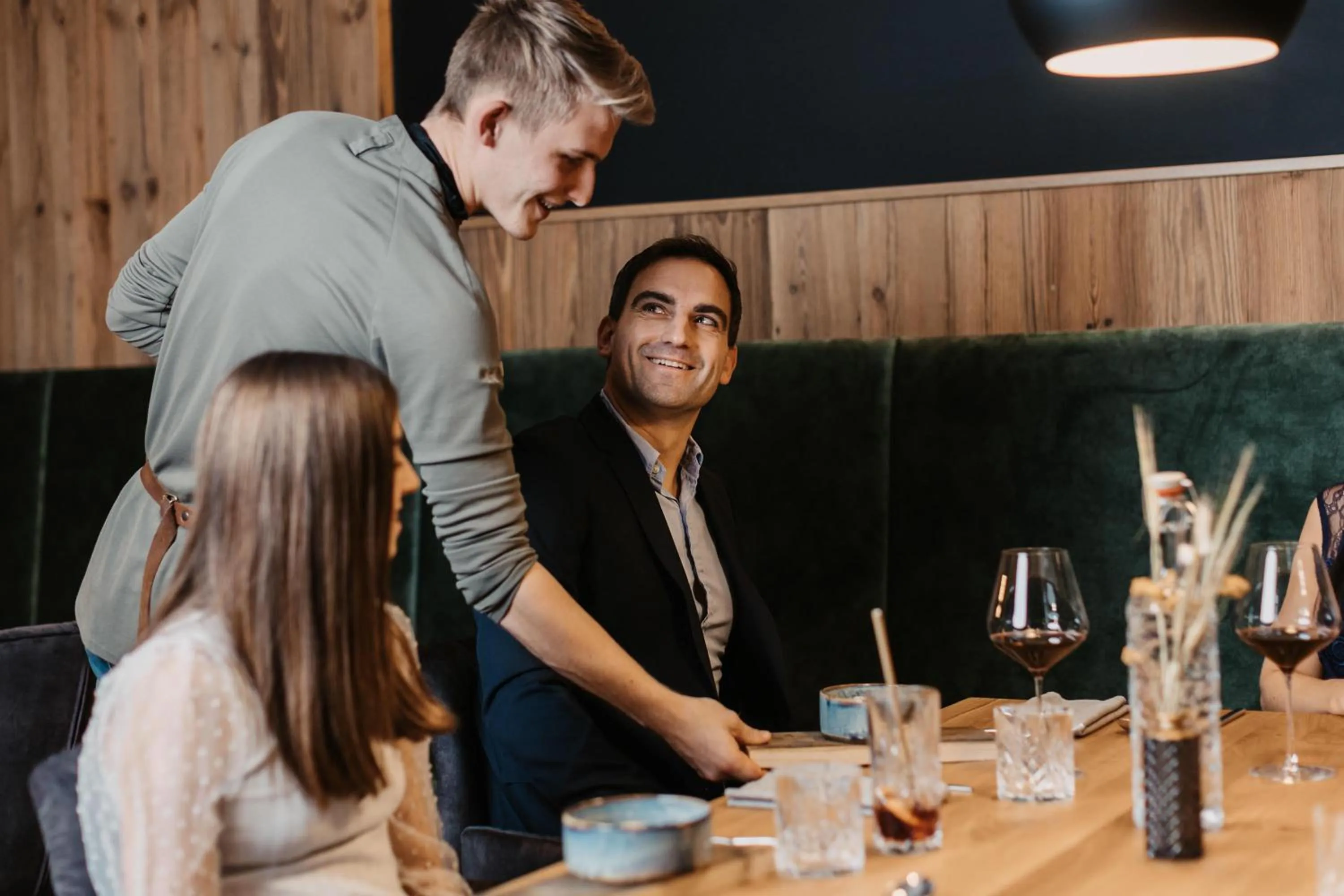 Restaurant/places to eat in Hofgut Apartment & Lifestyle Resort Wagrain