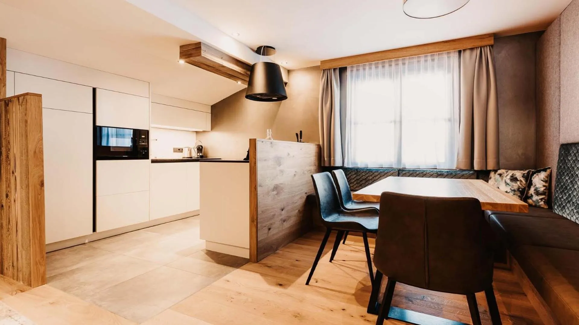 Kitchen or kitchenette in Hofgut Apartment & Lifestyle Resort Wagrain