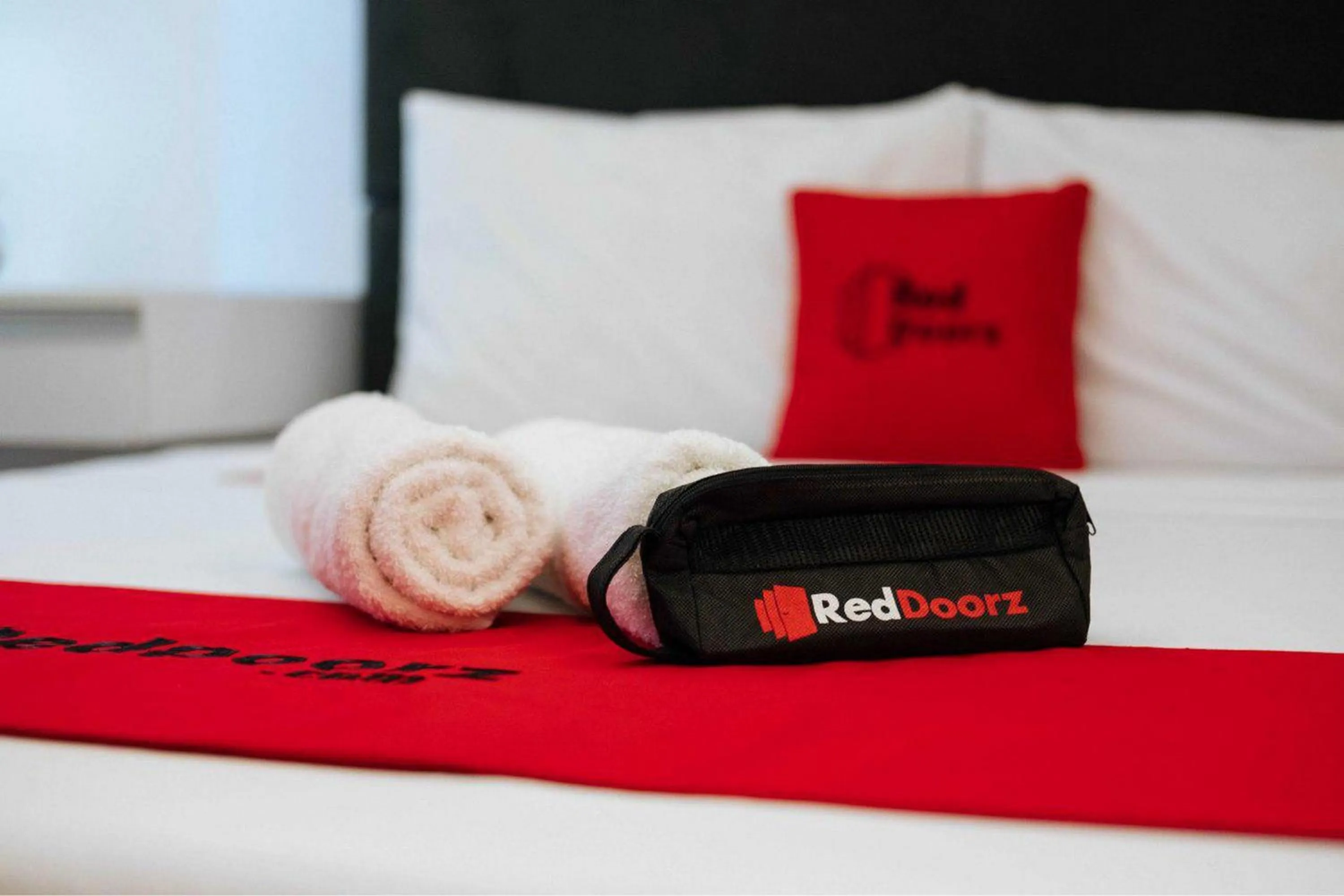 Bed in RedDoorz Plus @ Jalan Letda Sujono Medan 2
