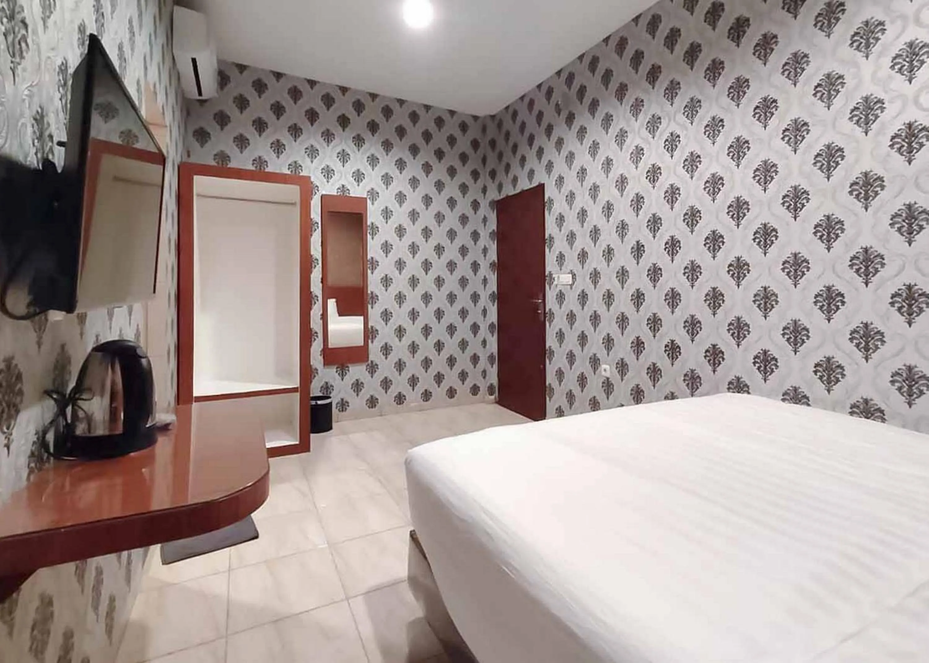 Bed in RedDoorz Plus @ Jalan Letda Sujono Medan 2