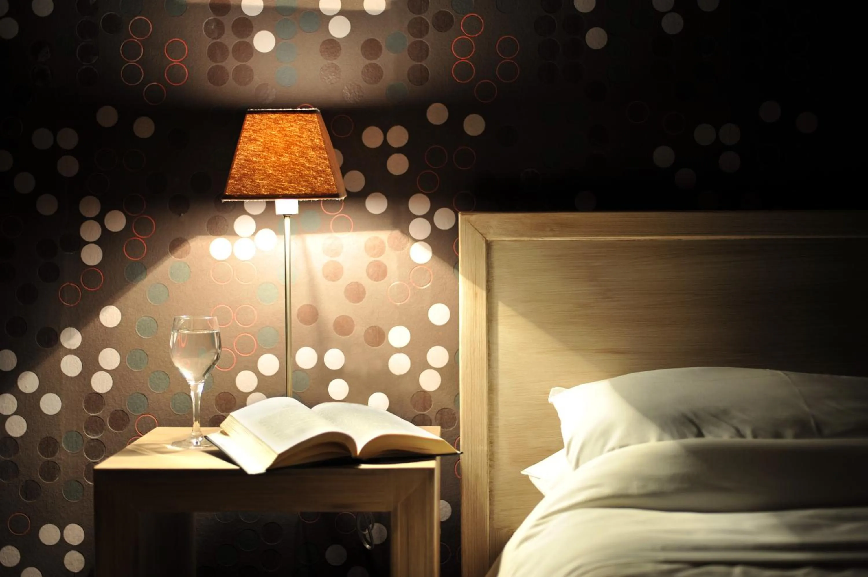 Bed in Κonitsa Gefyri hotel