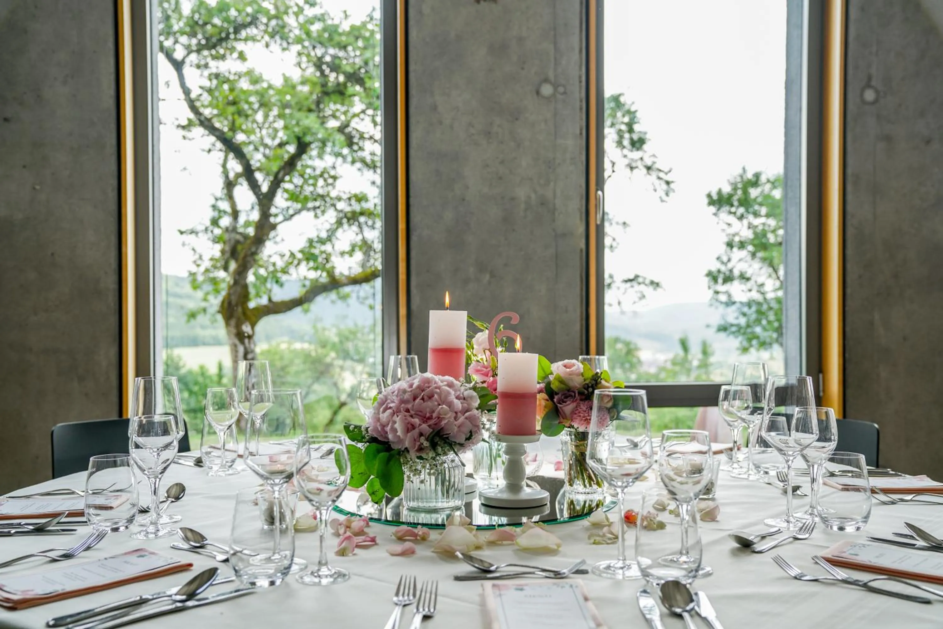 Restaurant/places to eat in Hotel Hofgut Hohenkarpfen