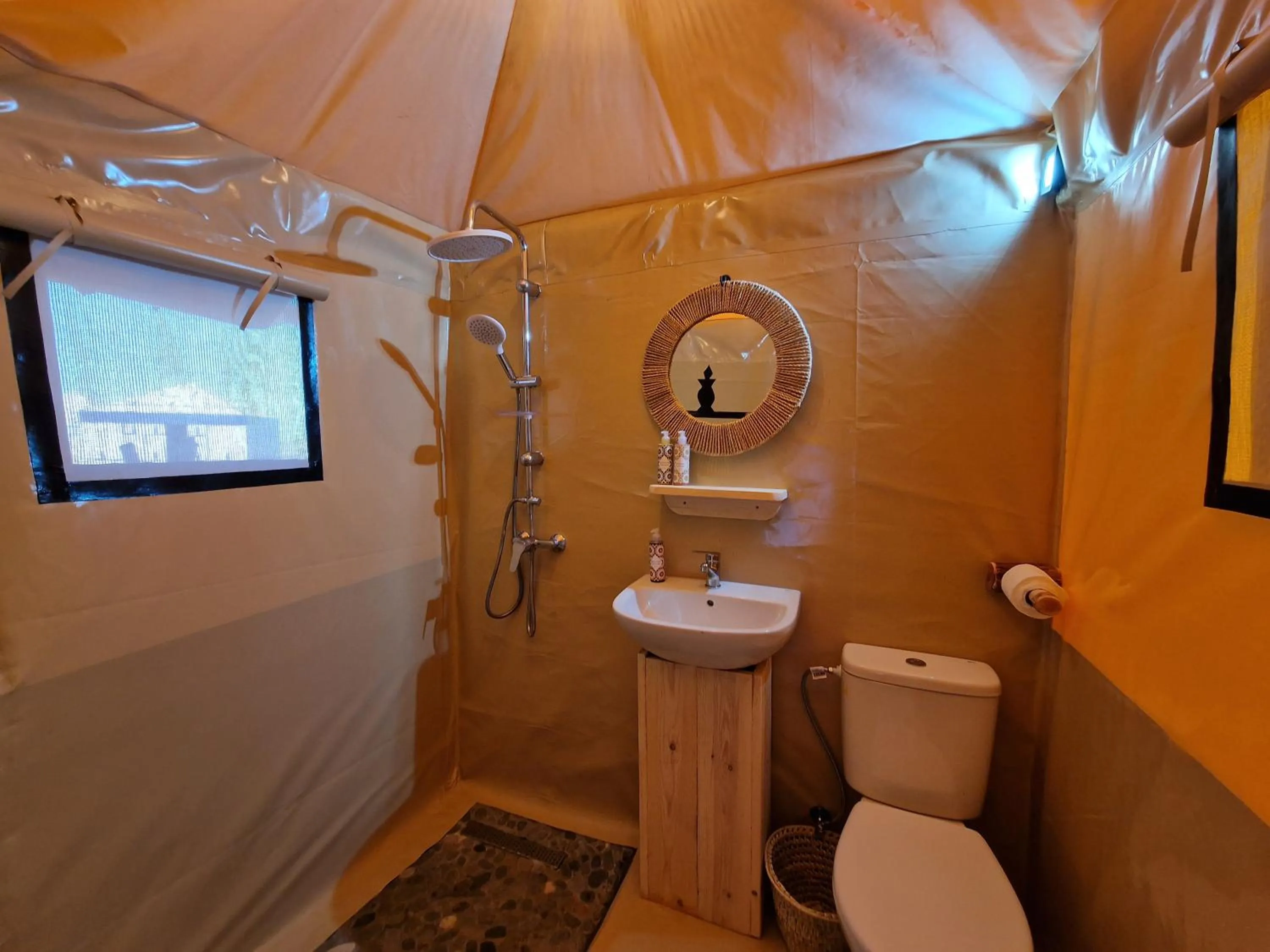 Shower in Nkhila Lodge