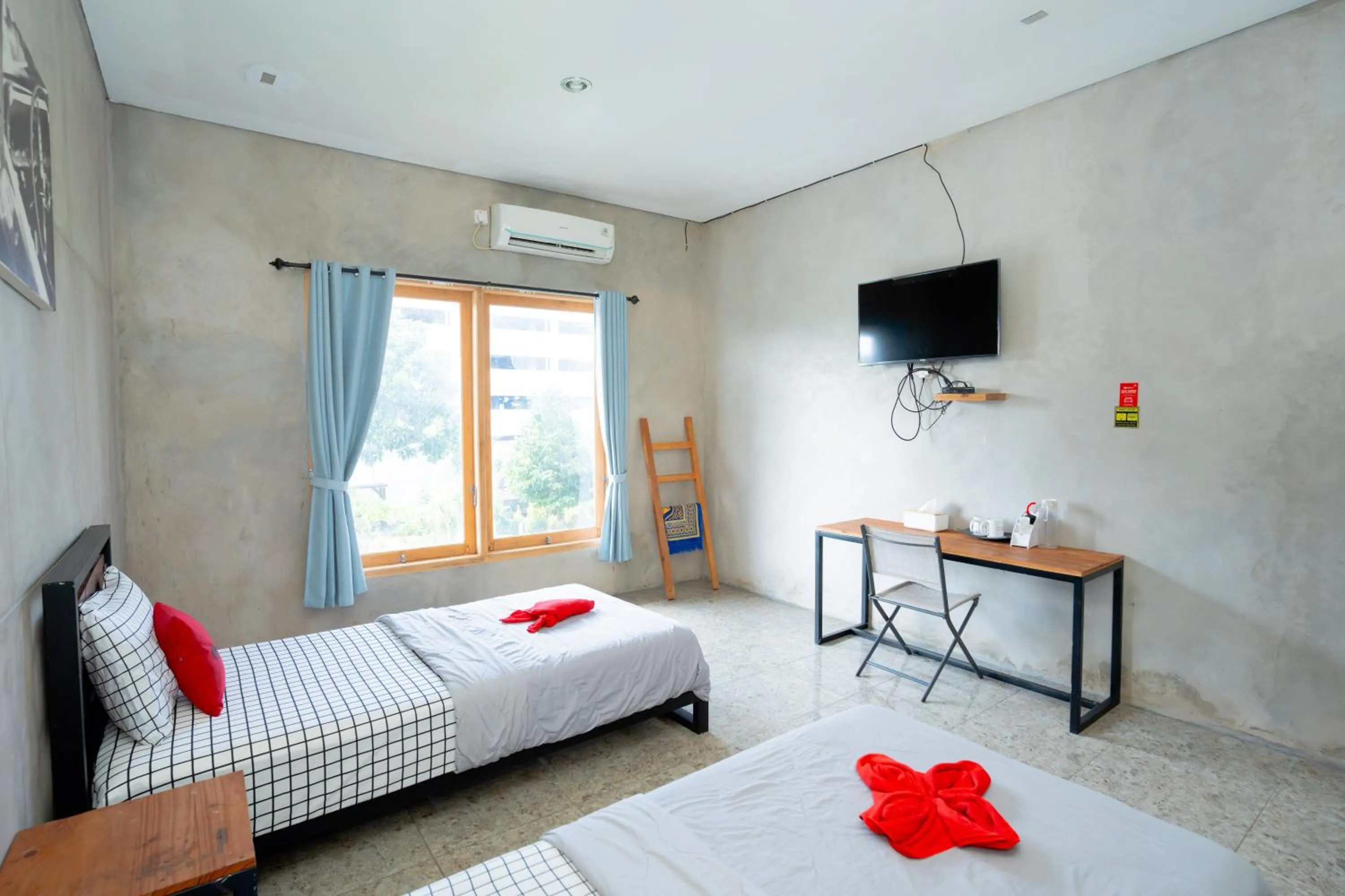 Bedroom, Bed in RedDoorz Syariah near Lombok Epicentrum Mall