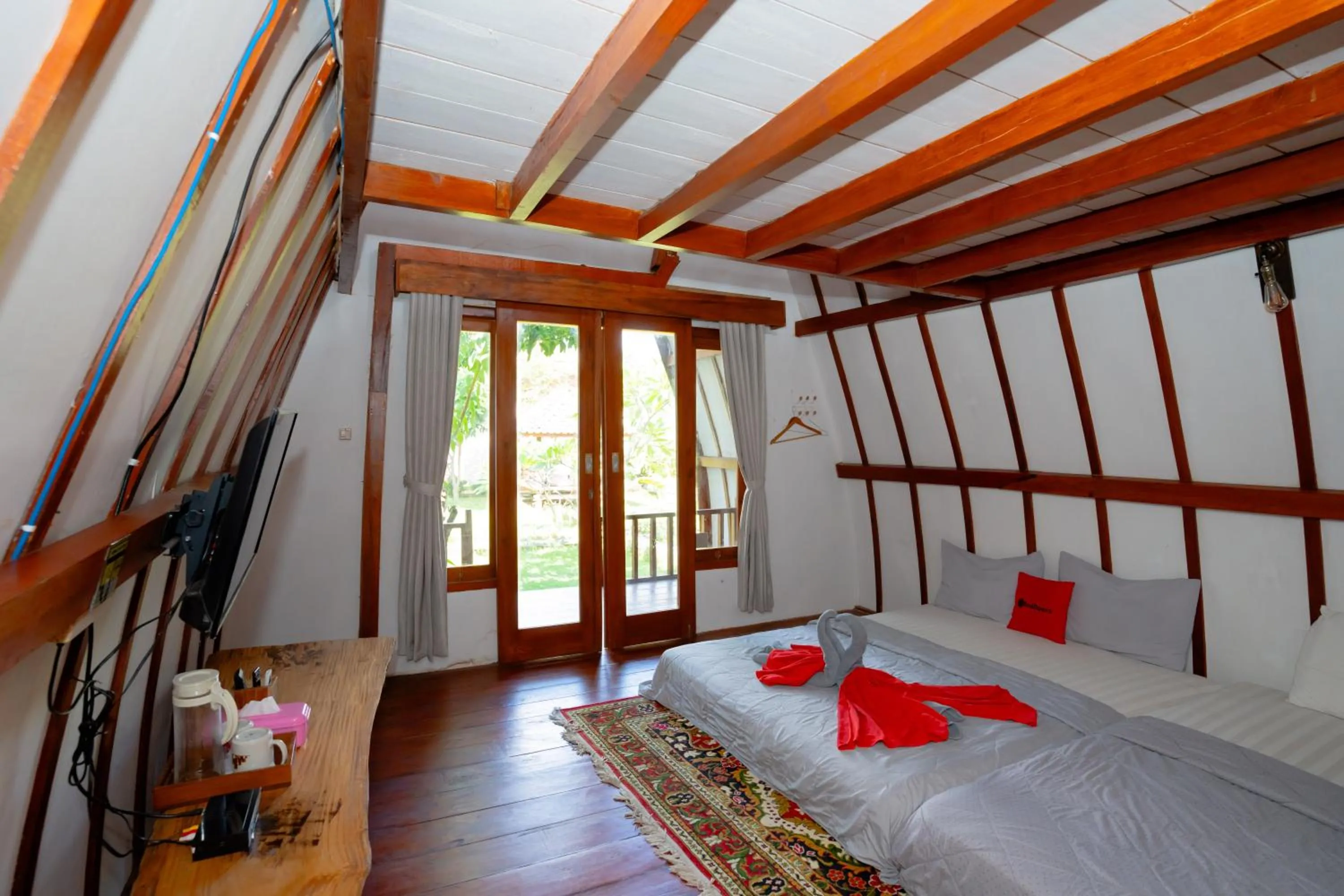 Bedroom, Bed in RedDoorz Syariah near Lombok Epicentrum Mall