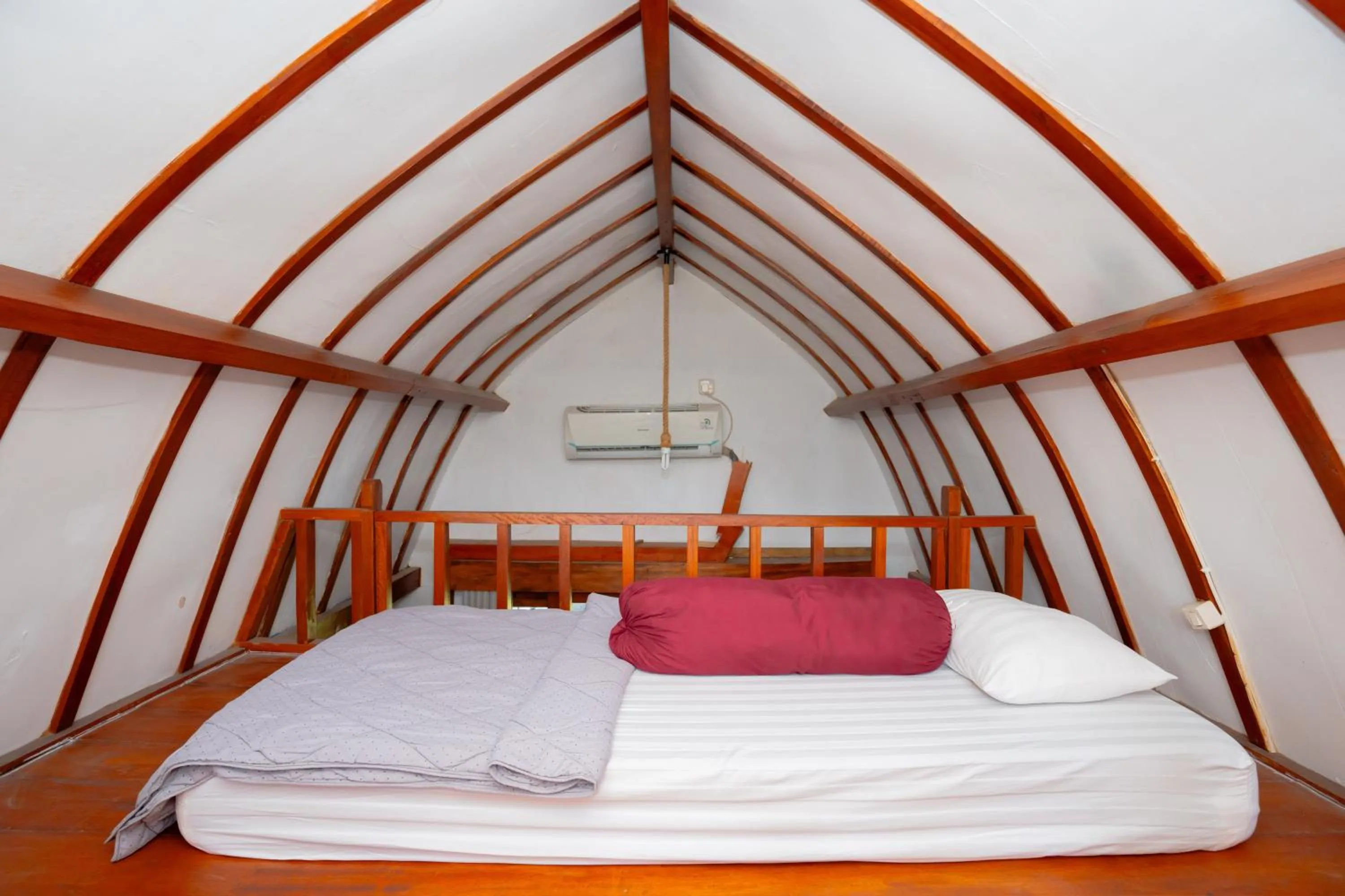 Bedroom, Bed in RedDoorz Syariah near Lombok Epicentrum Mall