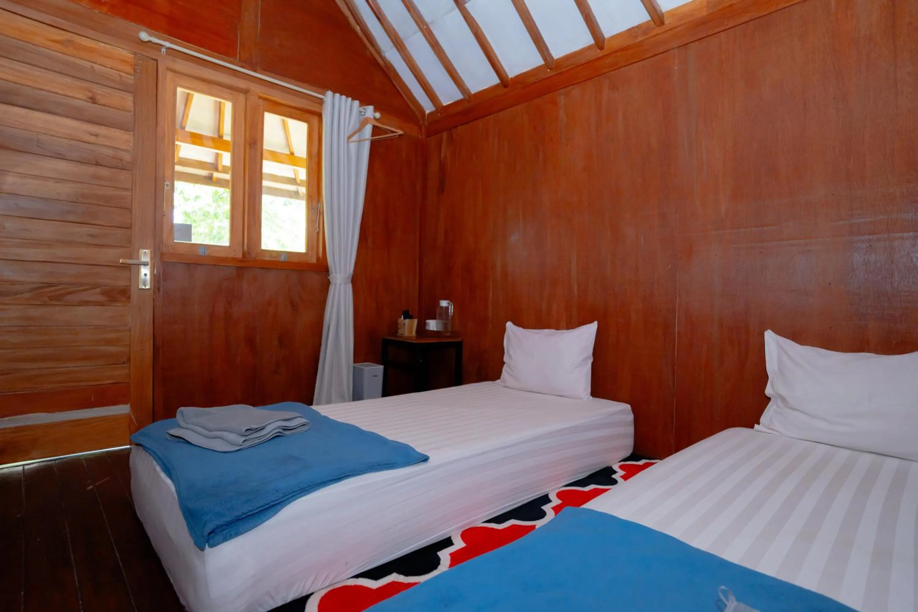 Bedroom, Bed in RedDoorz Syariah near Lombok Epicentrum Mall