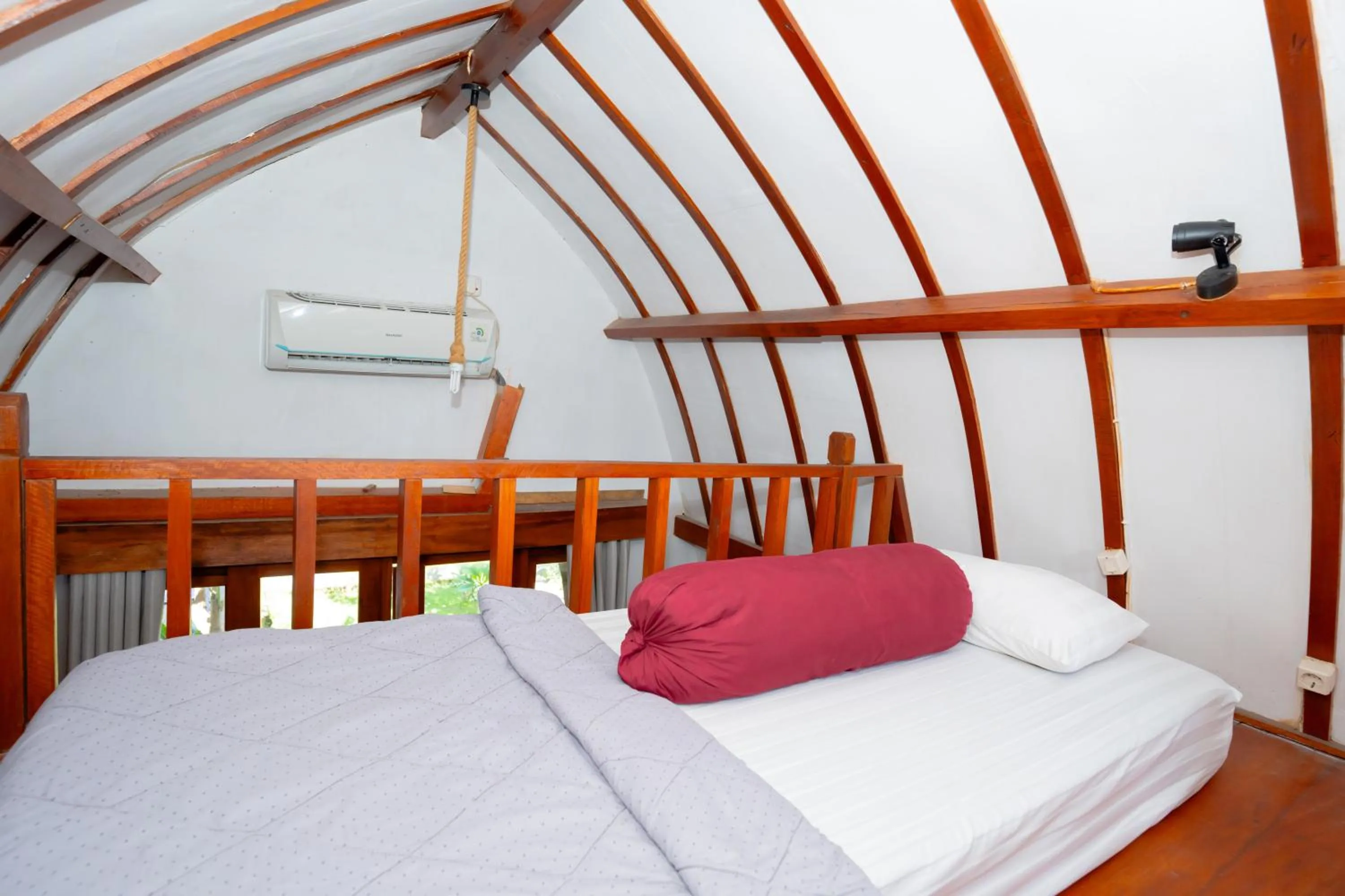 Bedroom, Bed in RedDoorz Syariah near Lombok Epicentrum Mall