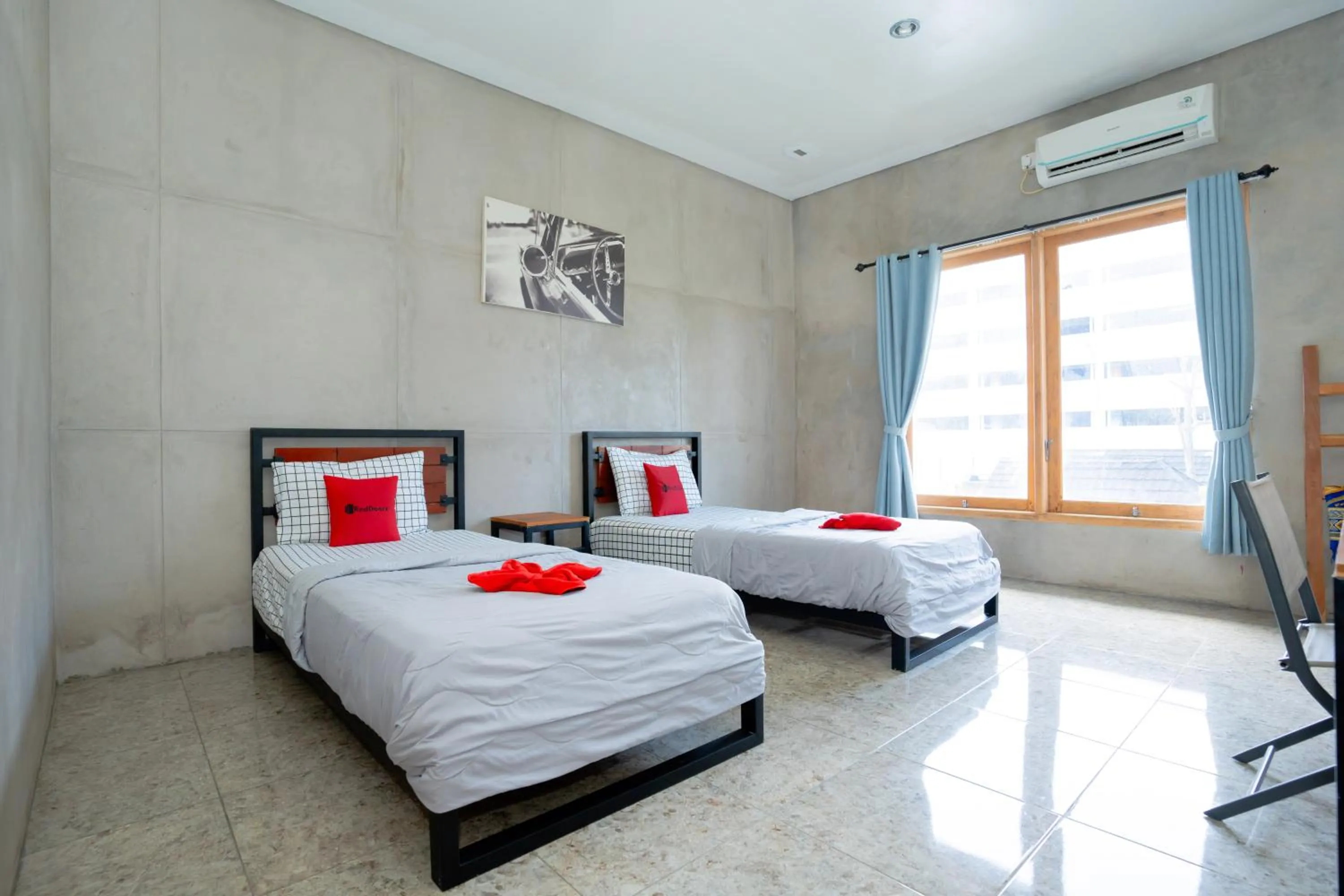 Bedroom, Bed in RedDoorz Syariah near Lombok Epicentrum Mall