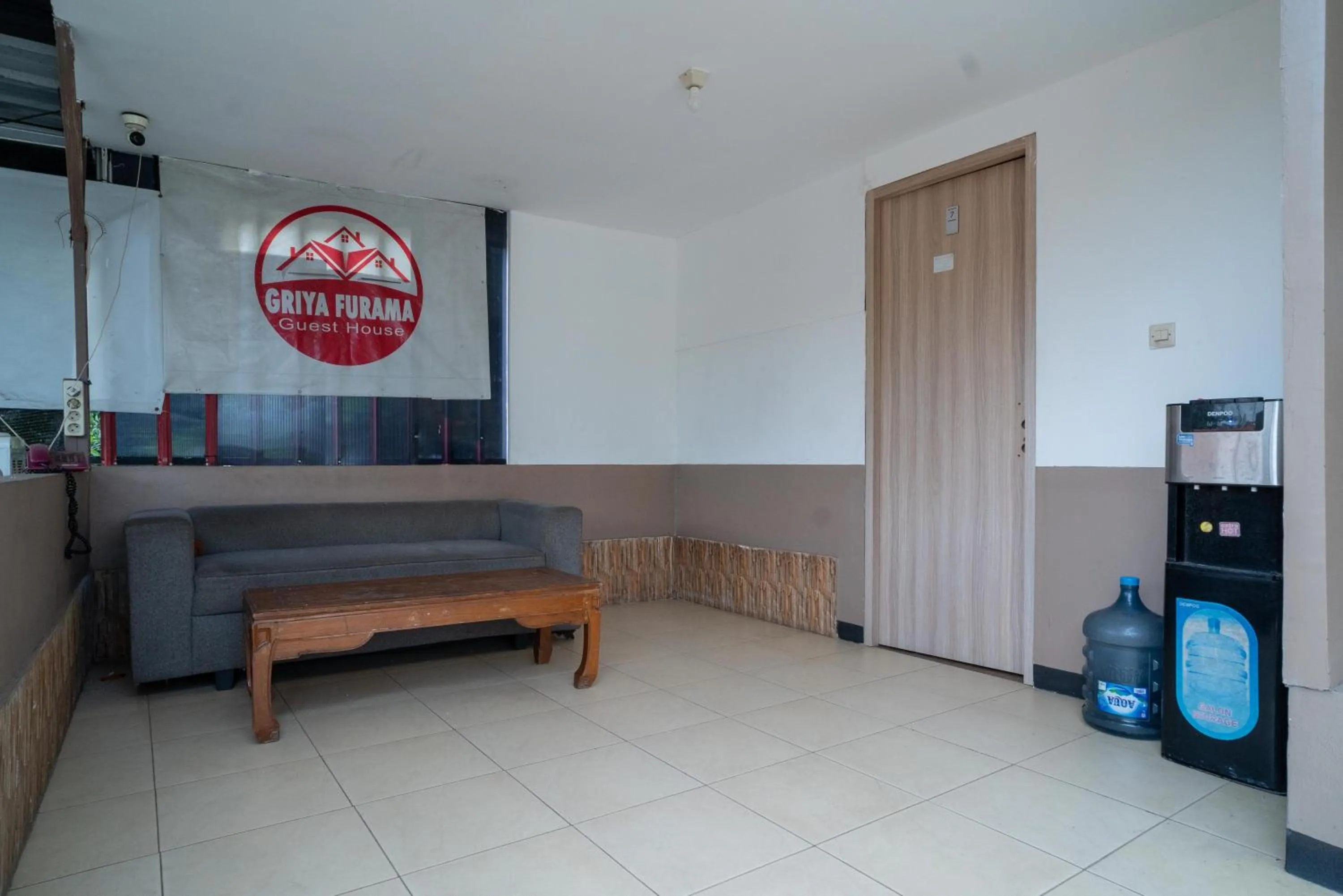 Bed in RedDoorz Syariah near Kota Cinema Mall Jatiasih