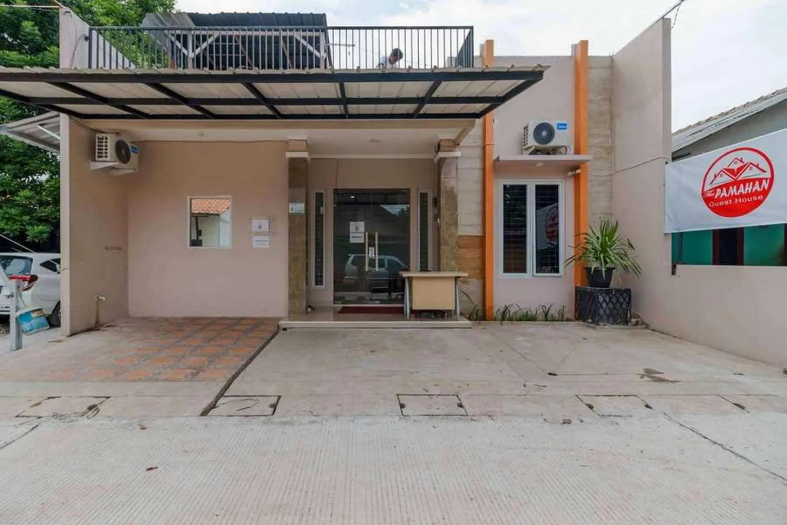 RedDoorz Syariah near Kota Cinema Mall Jatiasih