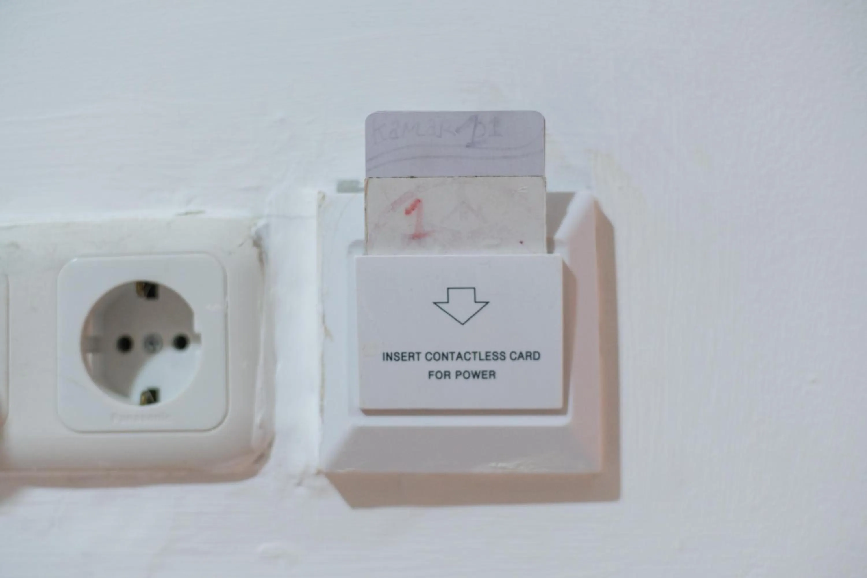 RedDoorz Syariah near Kota Cinema Mall Jatiasih