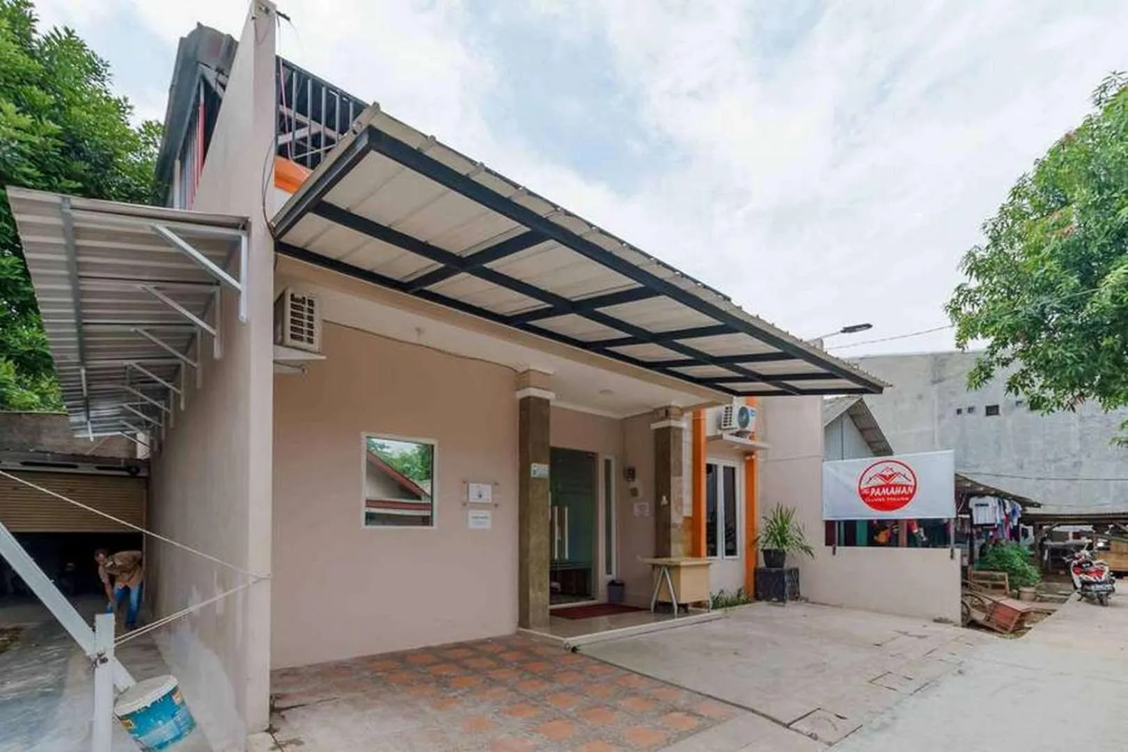 RedDoorz Syariah near Kota Cinema Mall Jatiasih