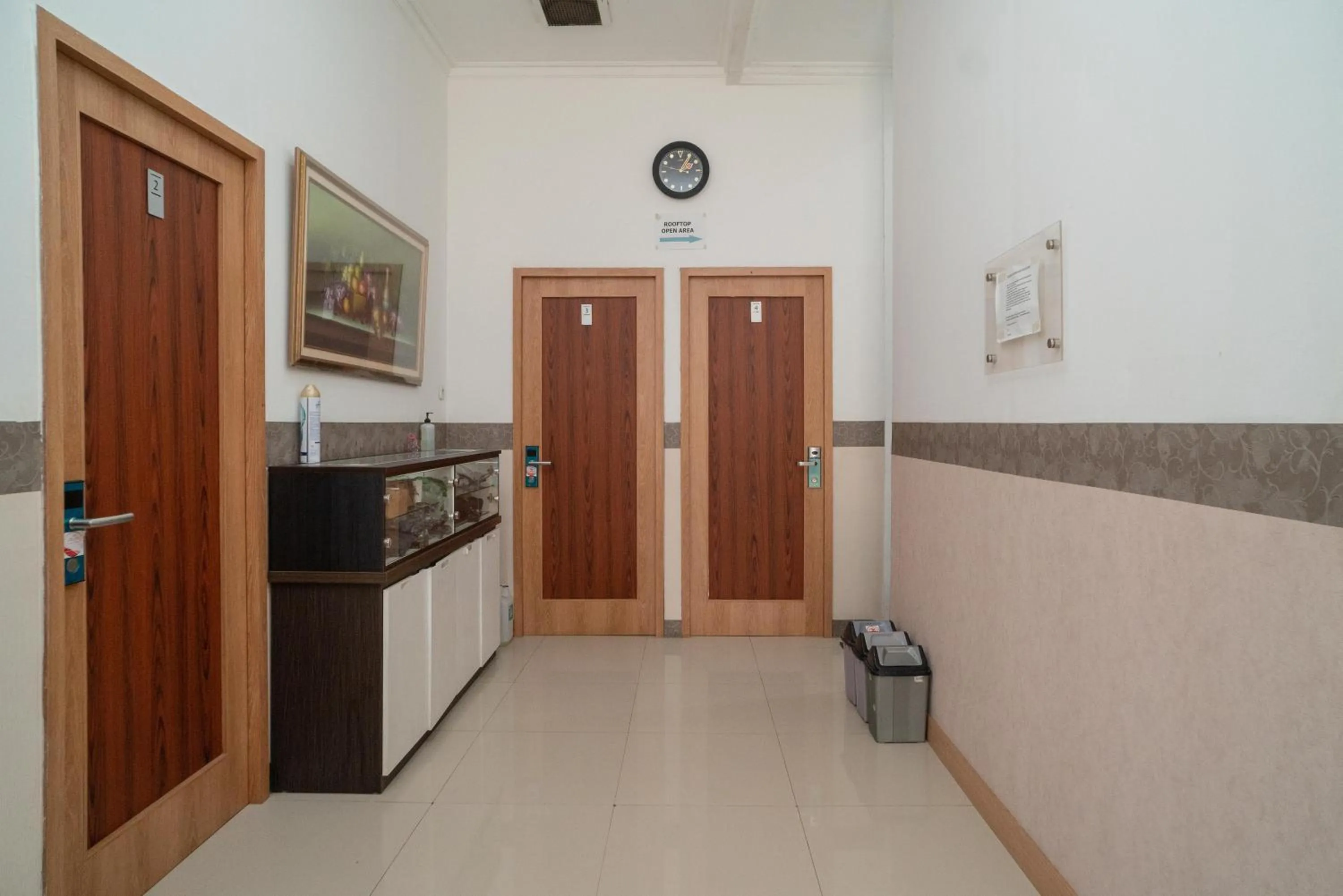 RedDoorz Syariah near Kota Cinema Mall Jatiasih