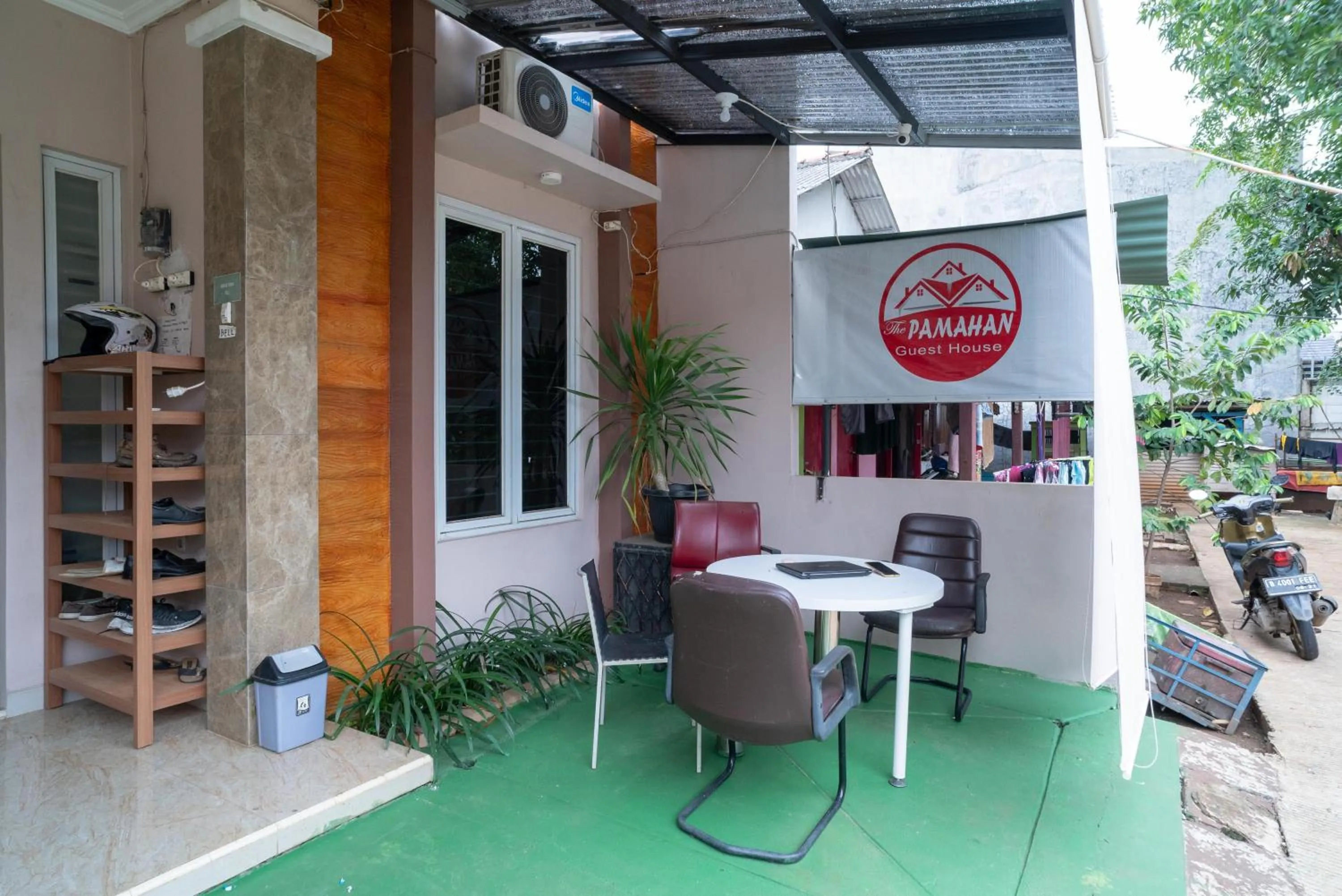 RedDoorz Syariah near Kota Cinema Mall Jatiasih