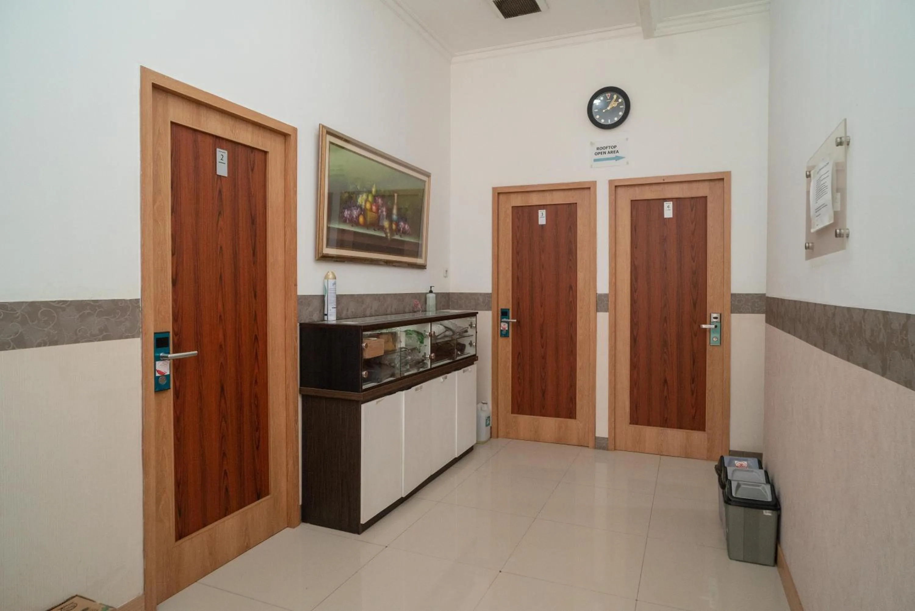 RedDoorz Syariah near Kota Cinema Mall Jatiasih