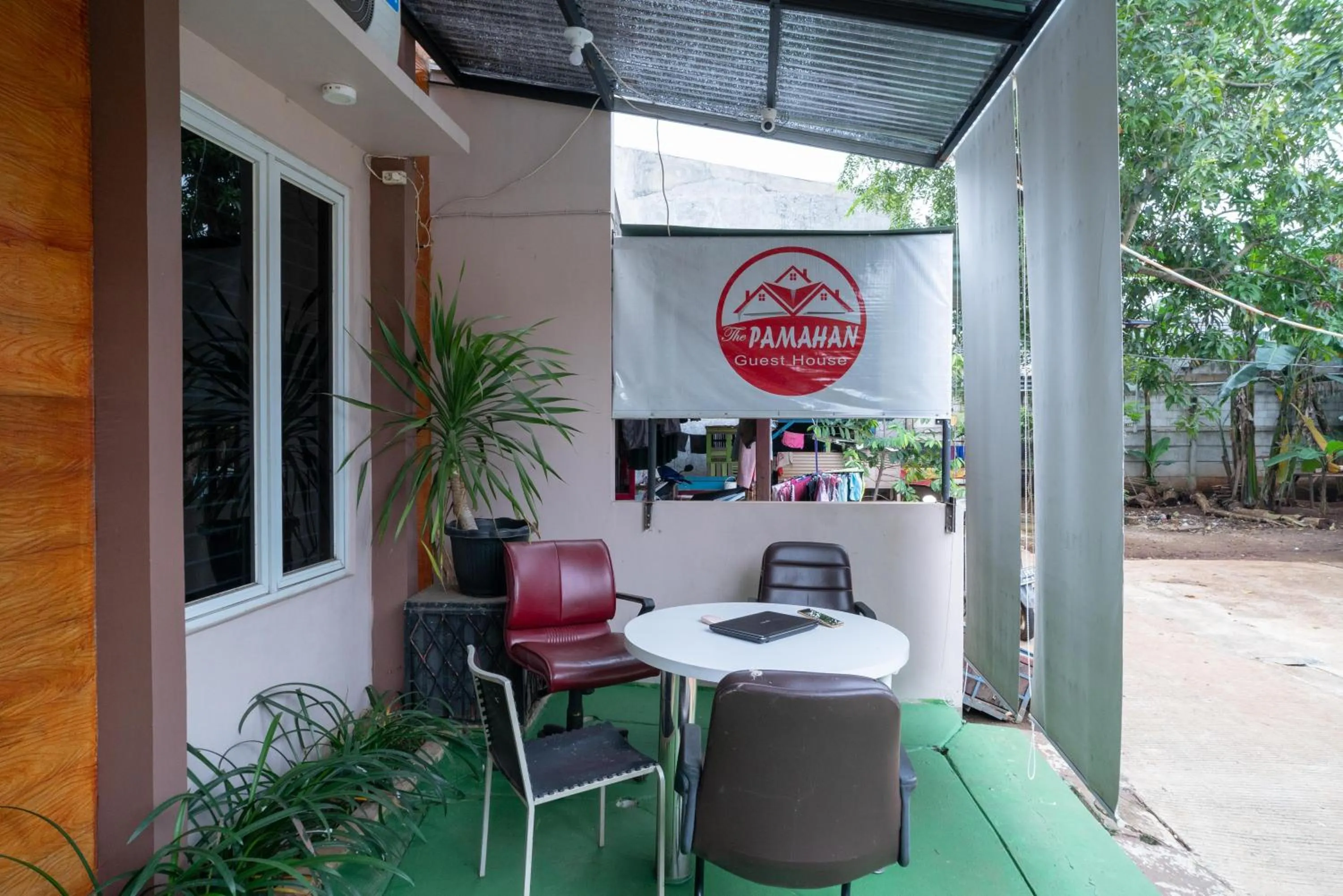 RedDoorz Syariah near Kota Cinema Mall Jatiasih