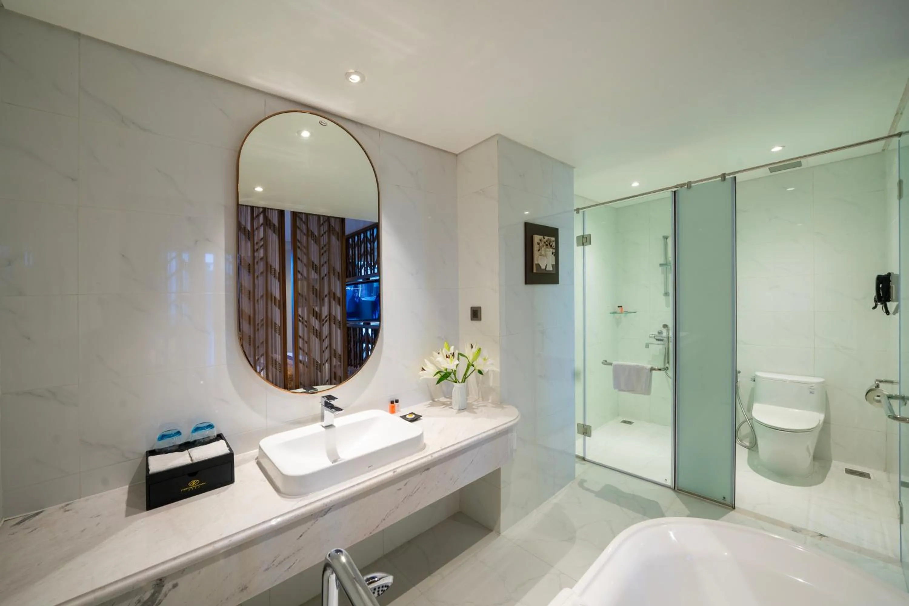 Shower in Northern Charm Hotel