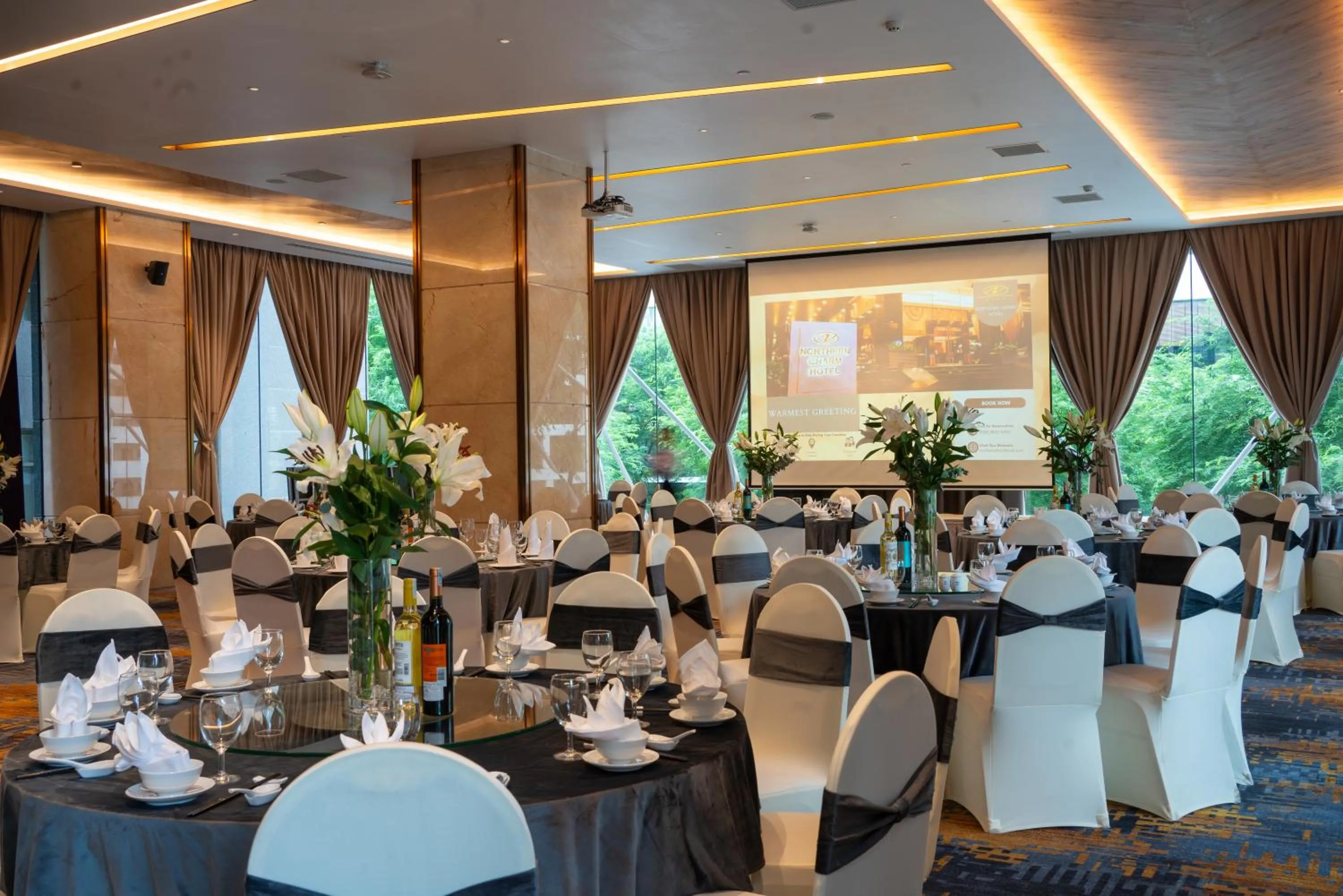 Restaurant/places to eat in Northern Charm Hotel